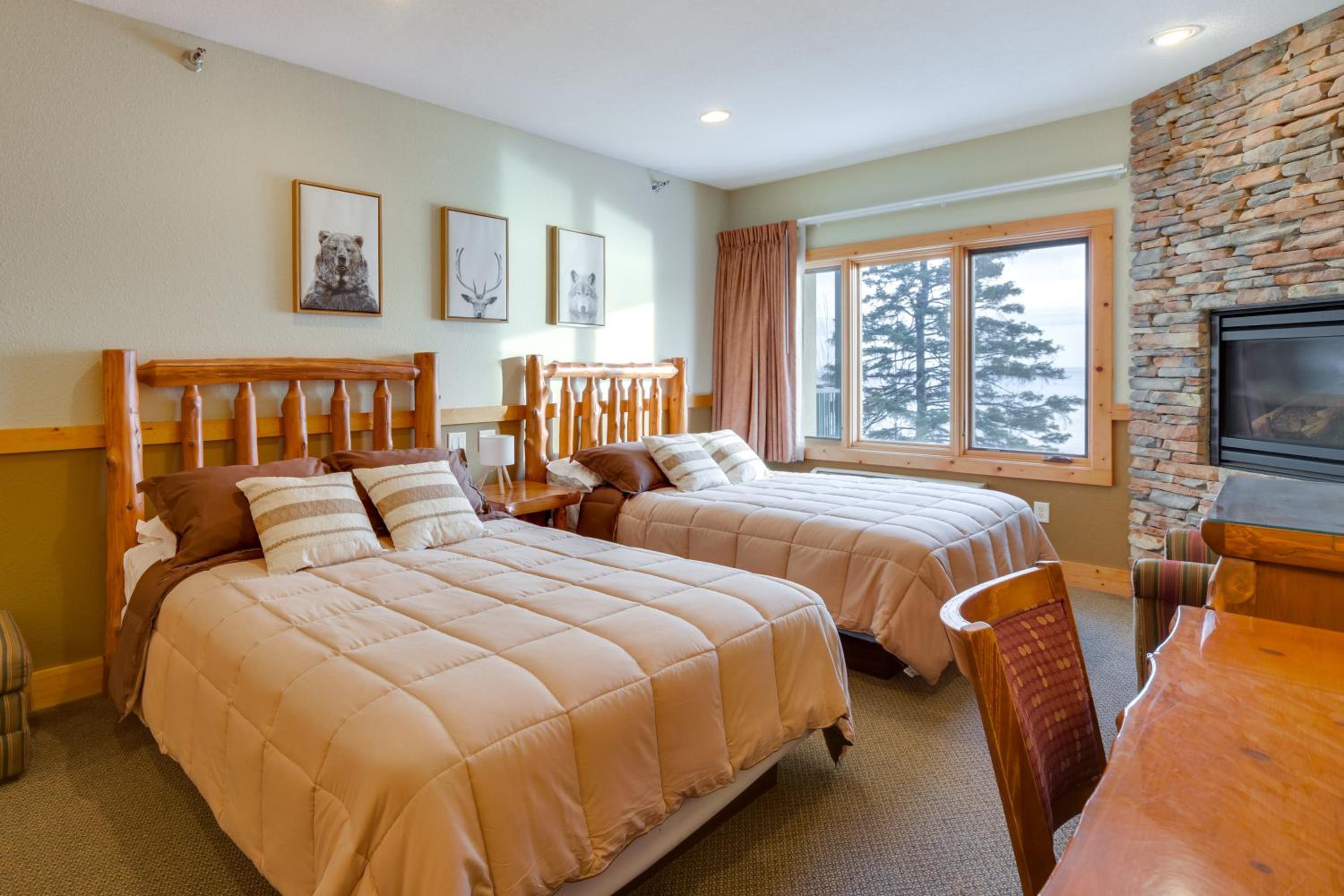 Pool Access North Shore Gem Near Beaches and Trails