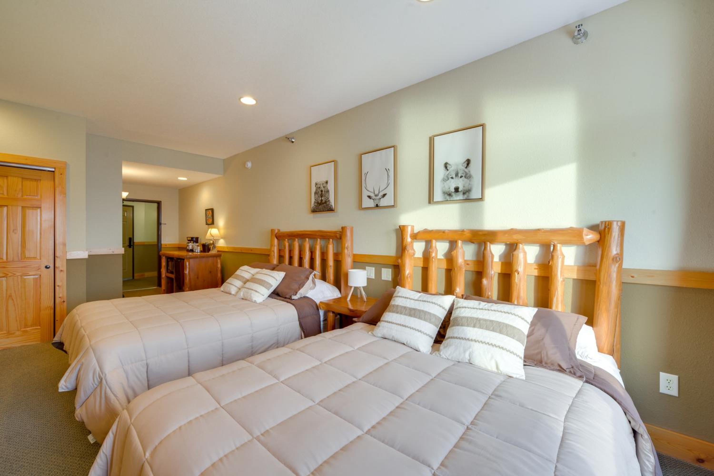 Pool Access North Shore Gem Near Beaches and Trails