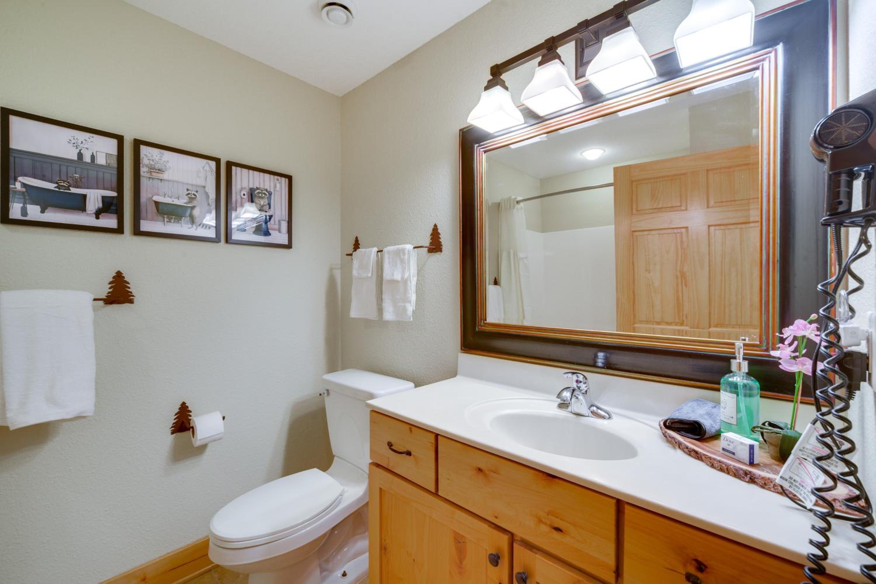 Pool Access North Shore Gem Near Beaches and Trails