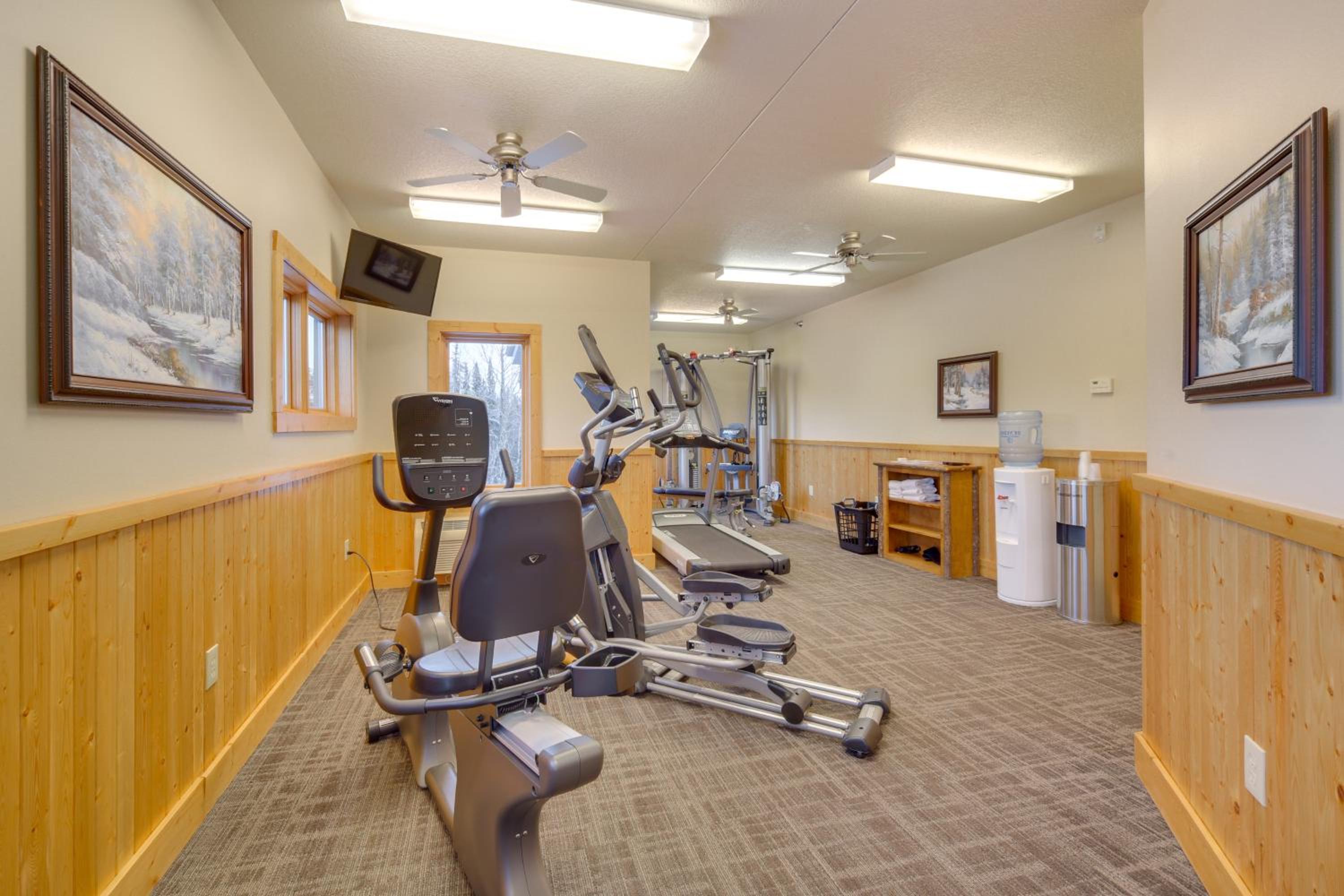 Pool Access North Shore Gem Near Beaches and Trails