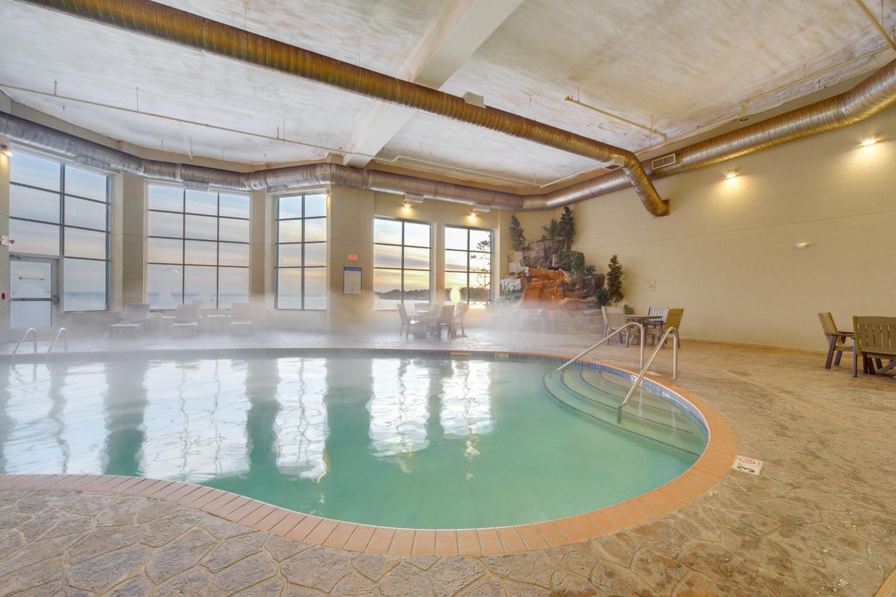 Pool Access North Shore Gem Near Beaches and Trails