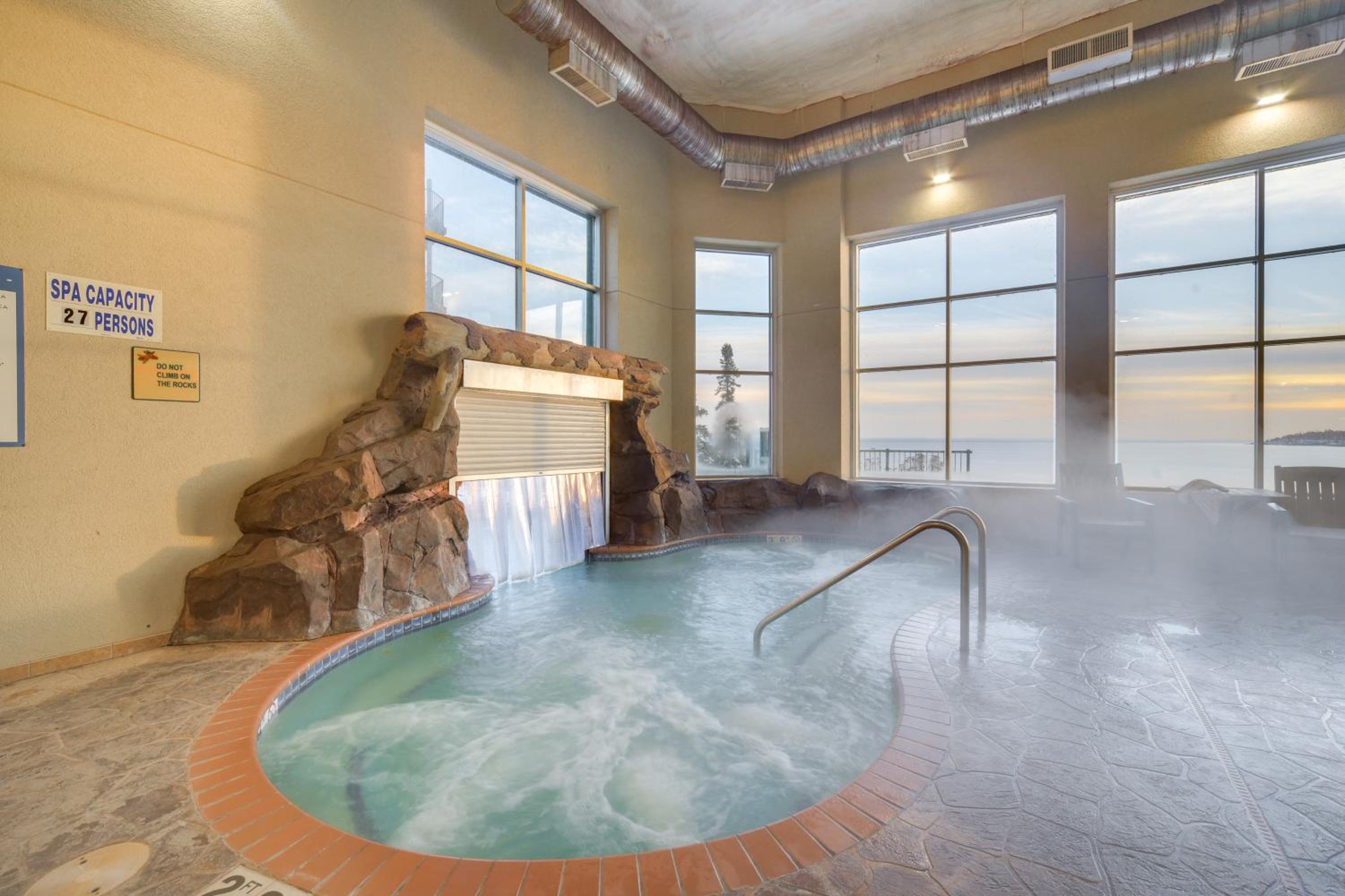Pool Access North Shore Gem Near Beaches and Trails