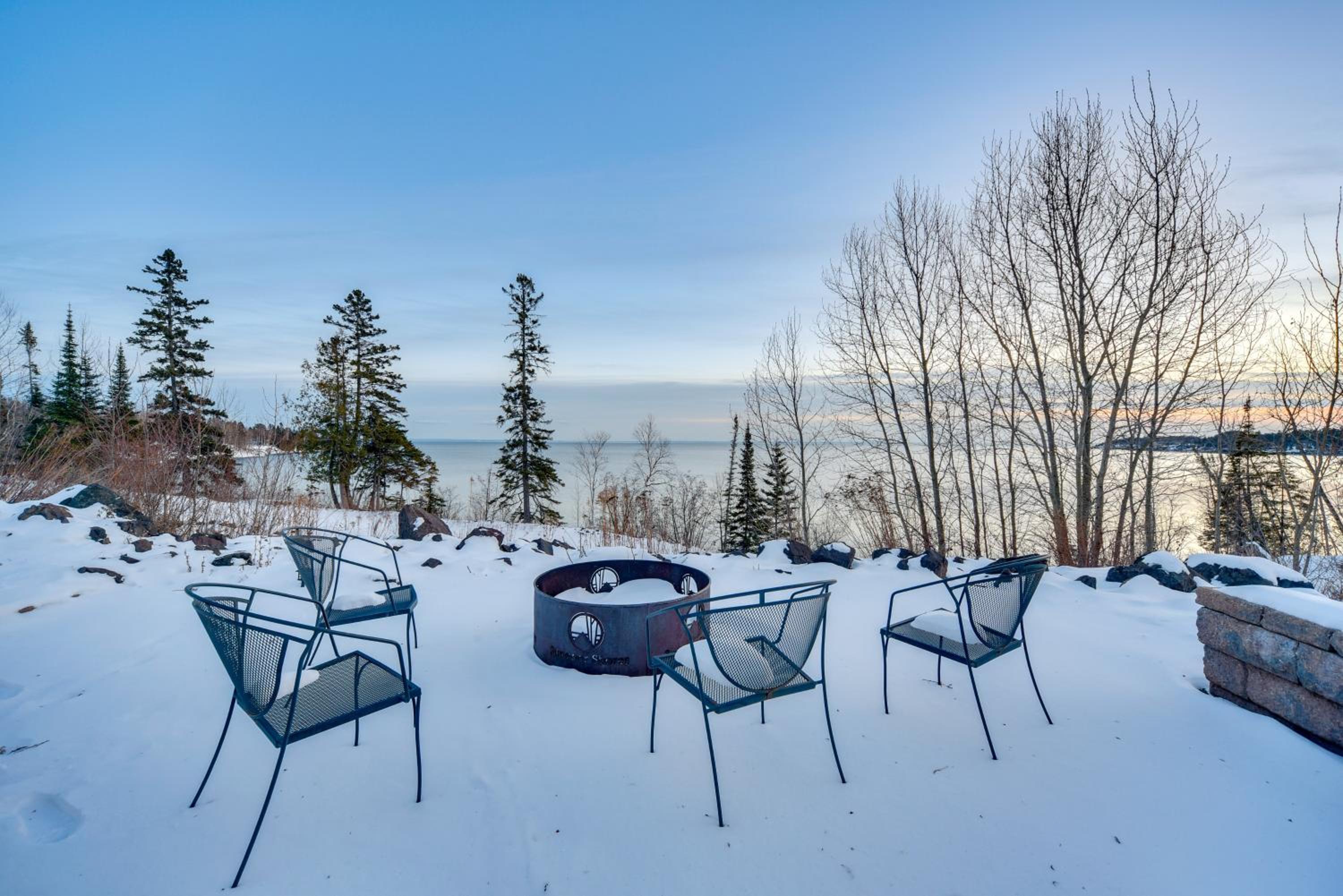 Pool Access North Shore Gem Near Beaches and Trails