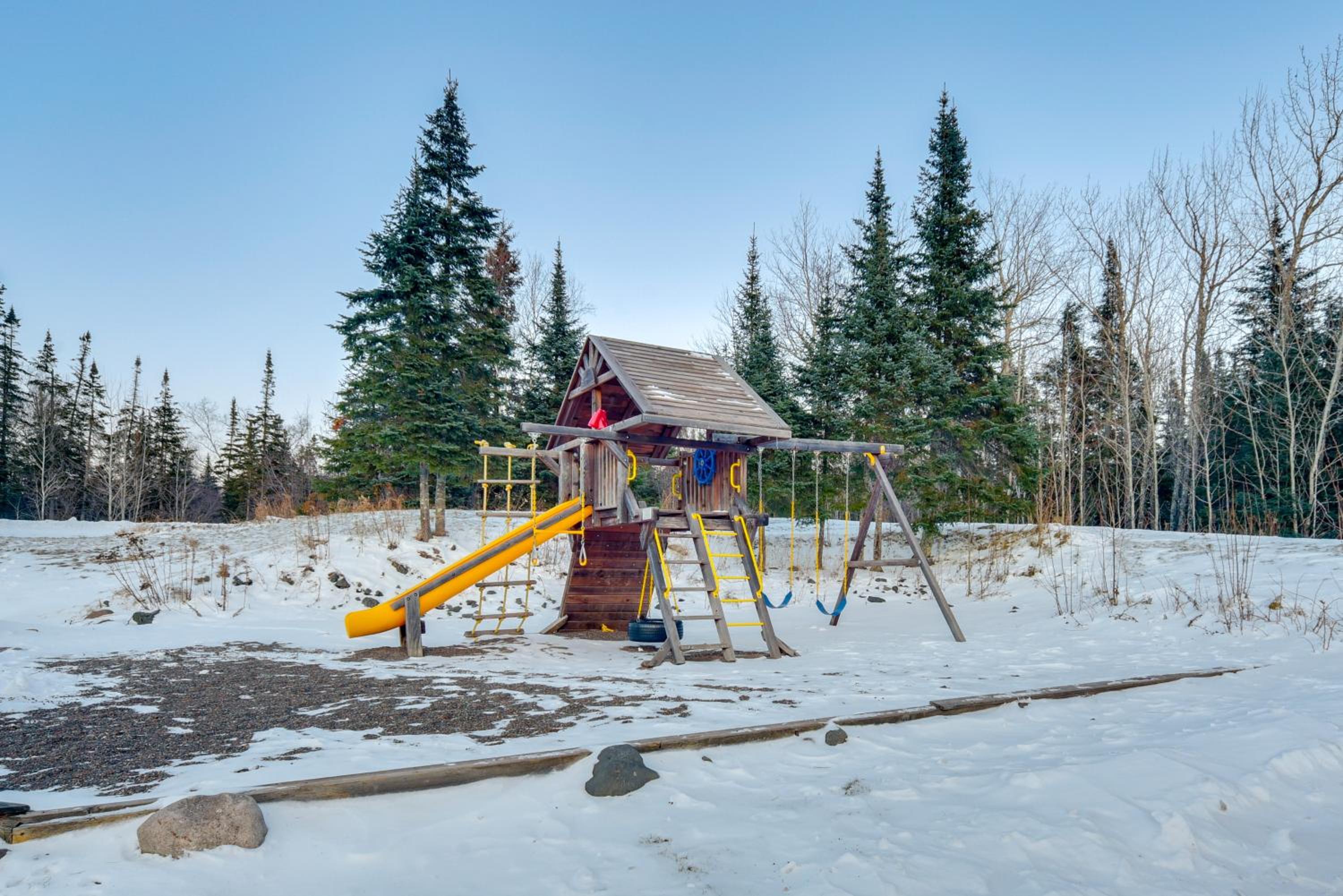 Pool Access North Shore Gem Near Beaches and Trails