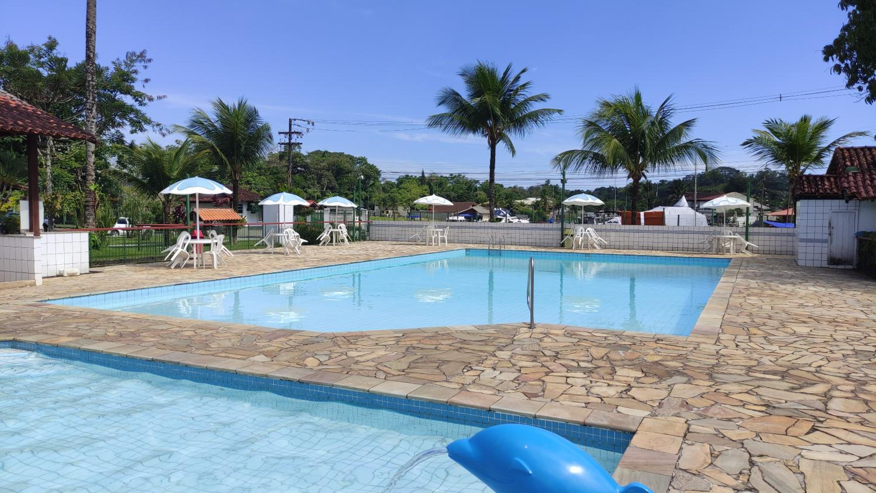 Duplex com Hidro em Condomínio Luxo com 3 Praias