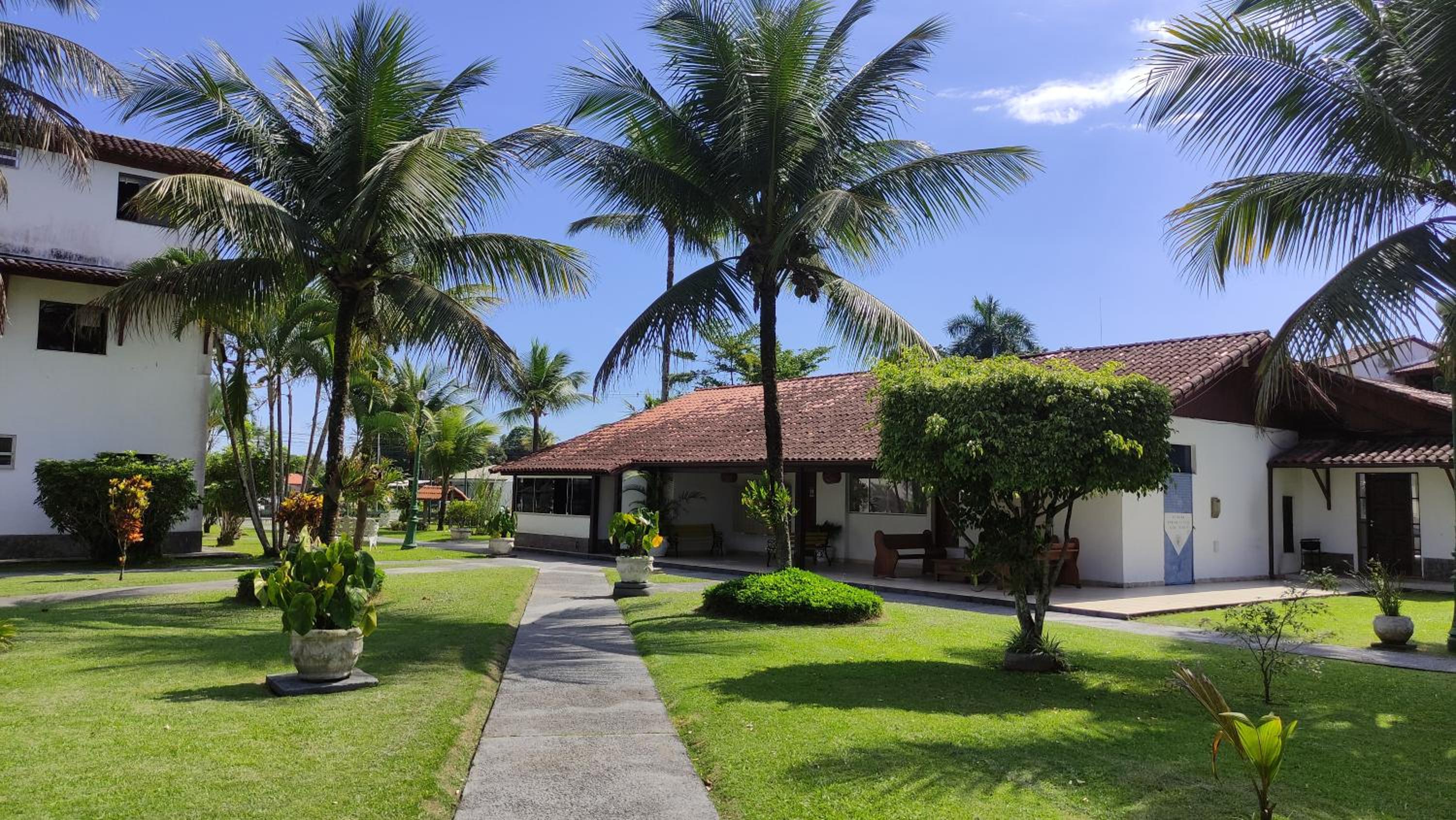 Duplex com Hidro em Condomínio Luxo com 3 Praias