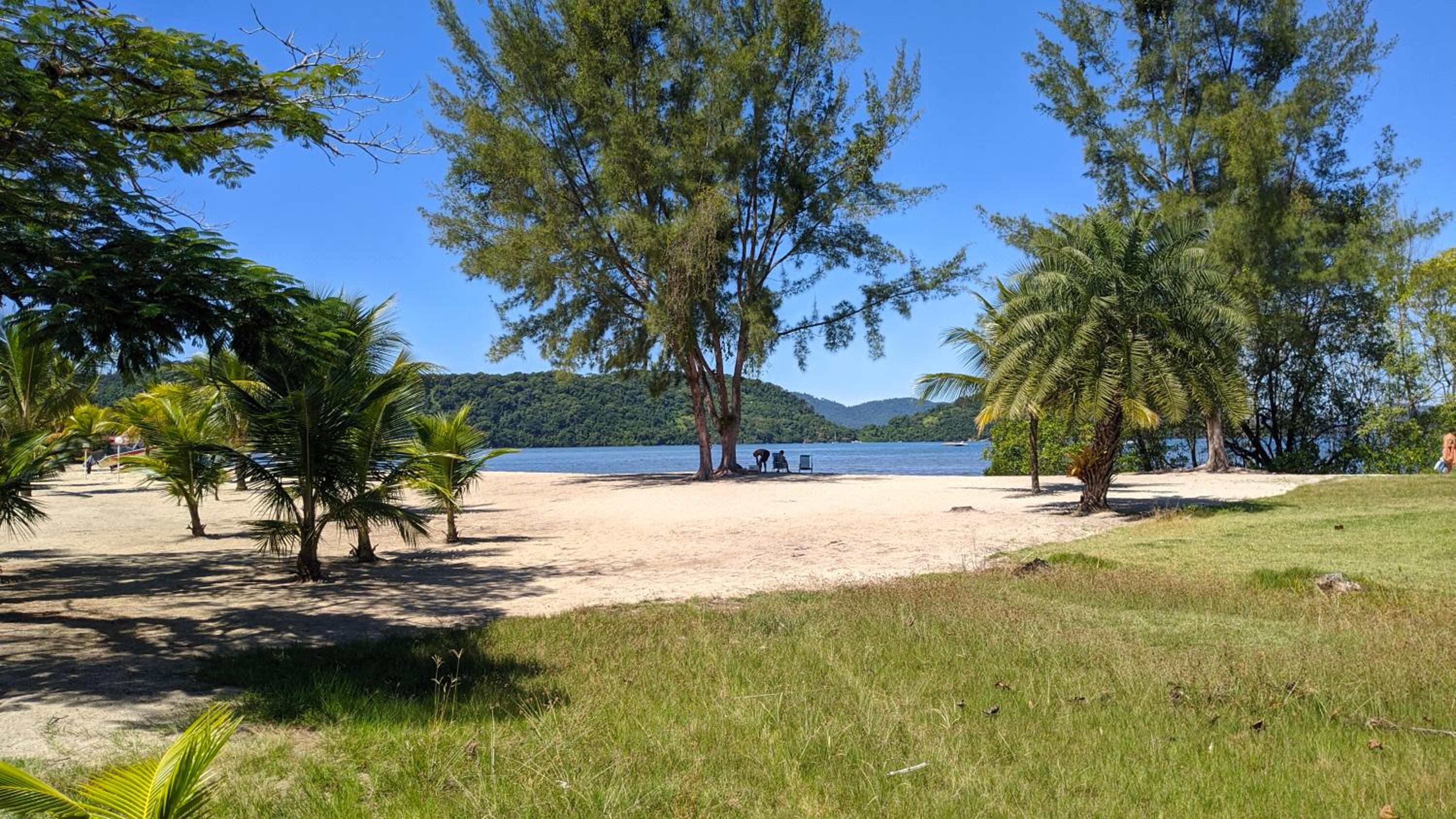Duplex com Hidro em Condomínio Luxo com 3 Praias