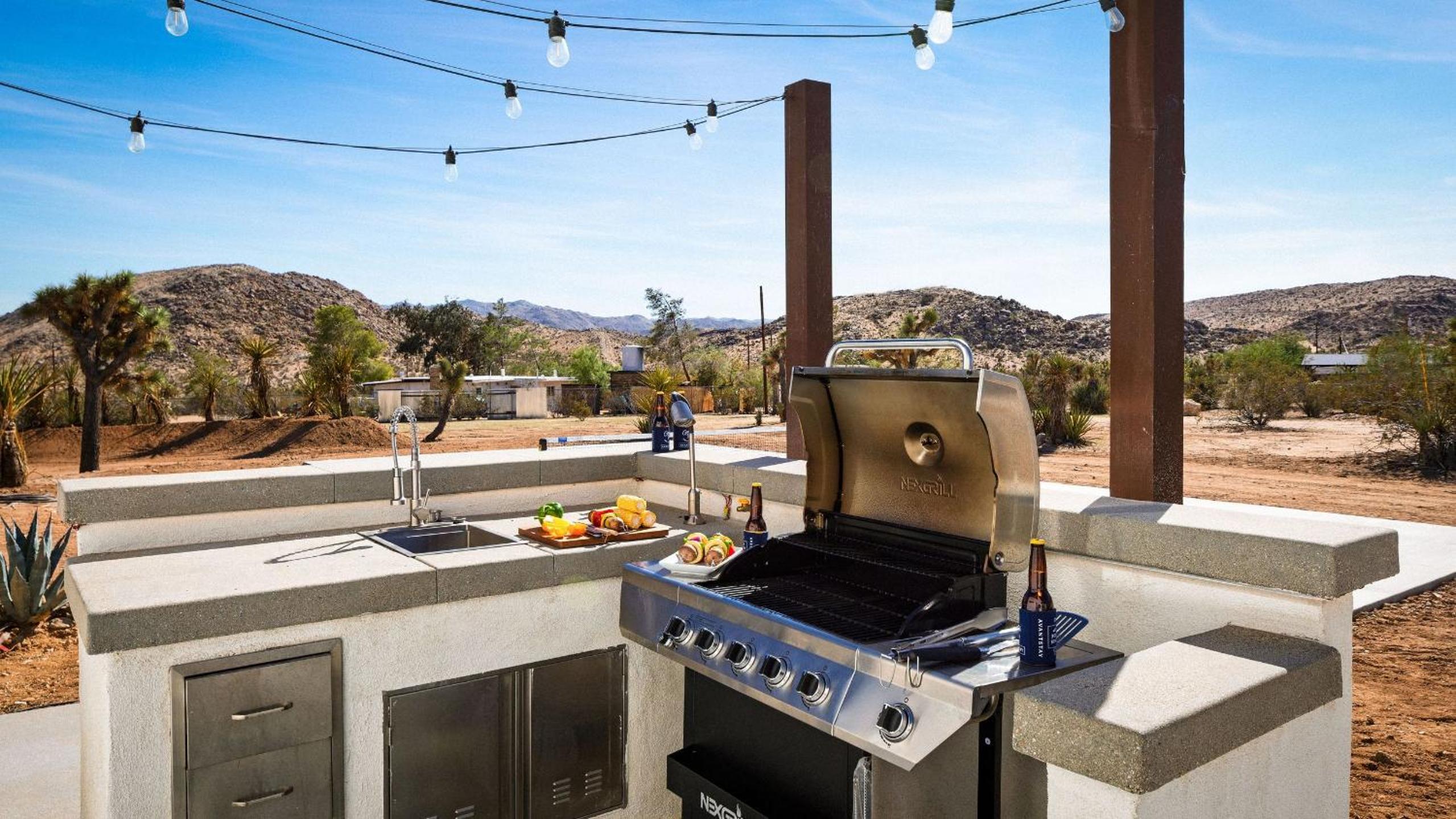 Iconic 6BR Desert Retreat w Pool Pickleball Fire Pit Joshua Tree Mansion by AvantStay