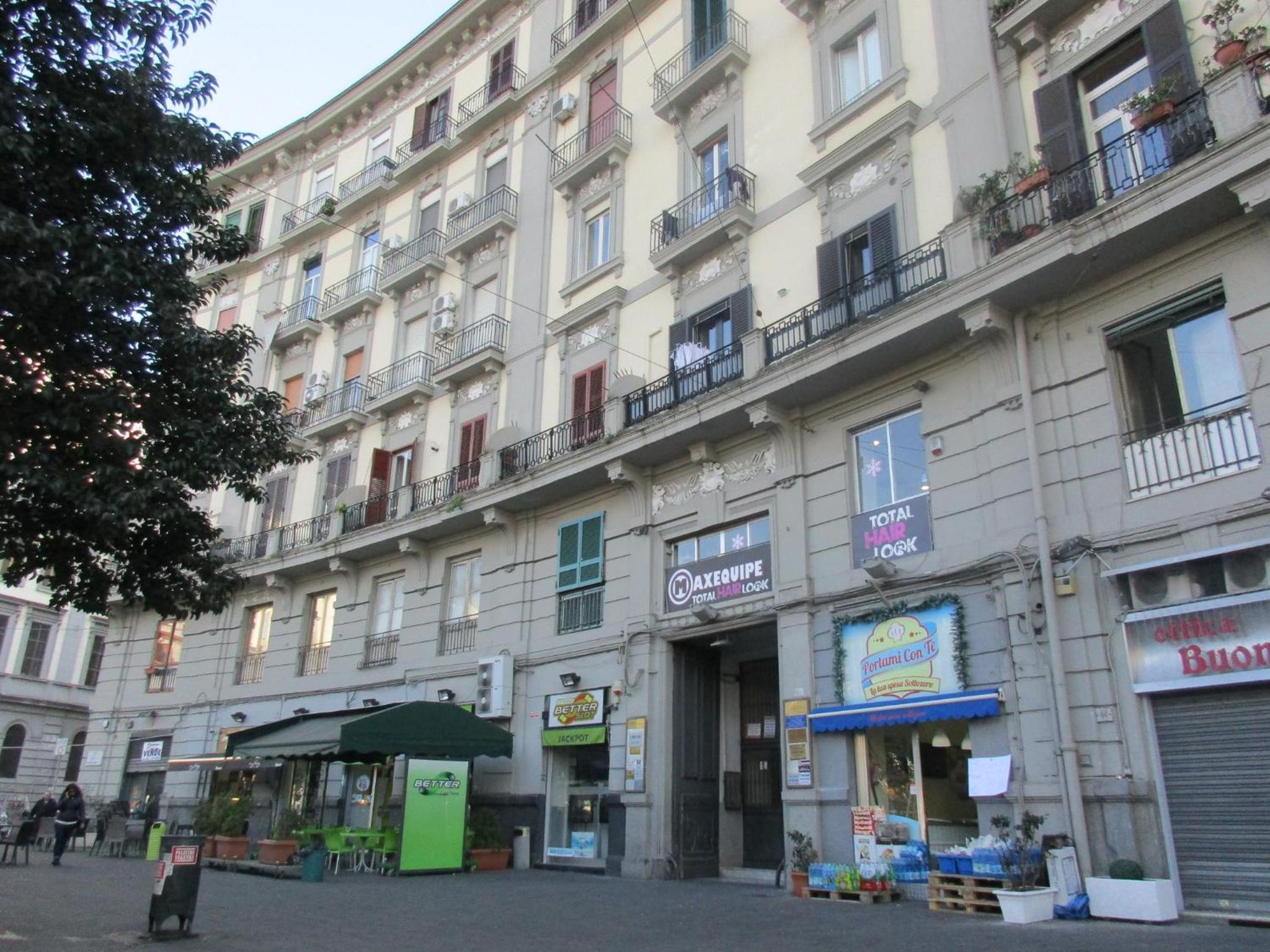 Nella Storica Piazza Carlo III