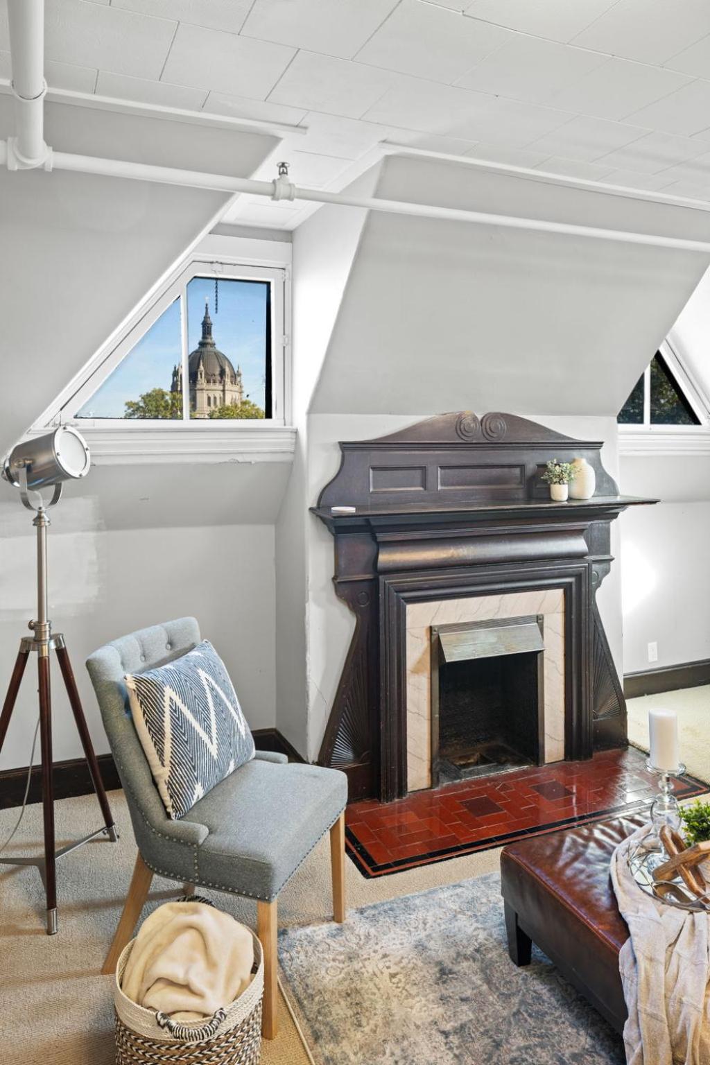 The New Victorian Mansion Bed & Breakfast