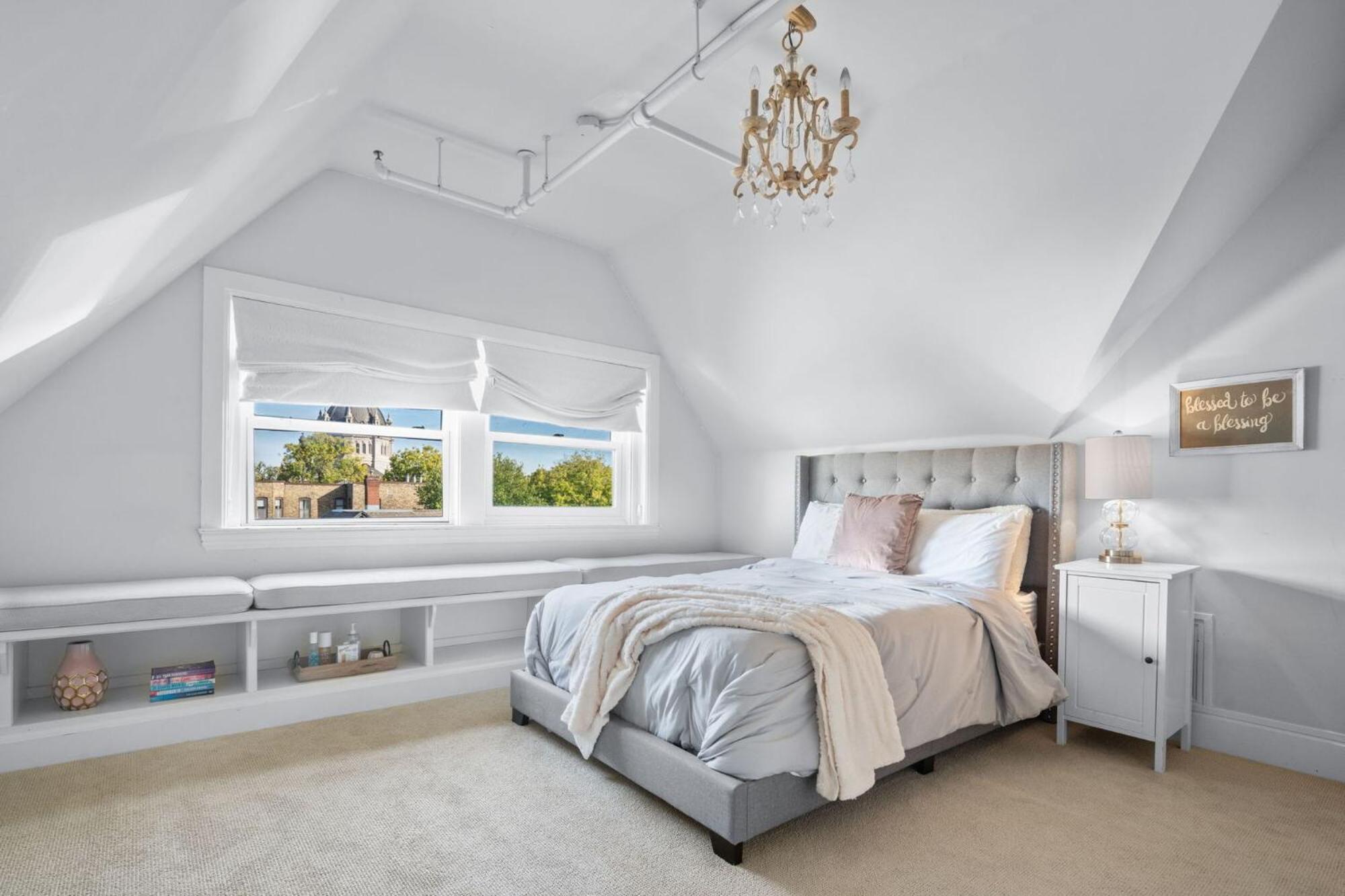 The New Victorian Mansion Bed & Breakfast