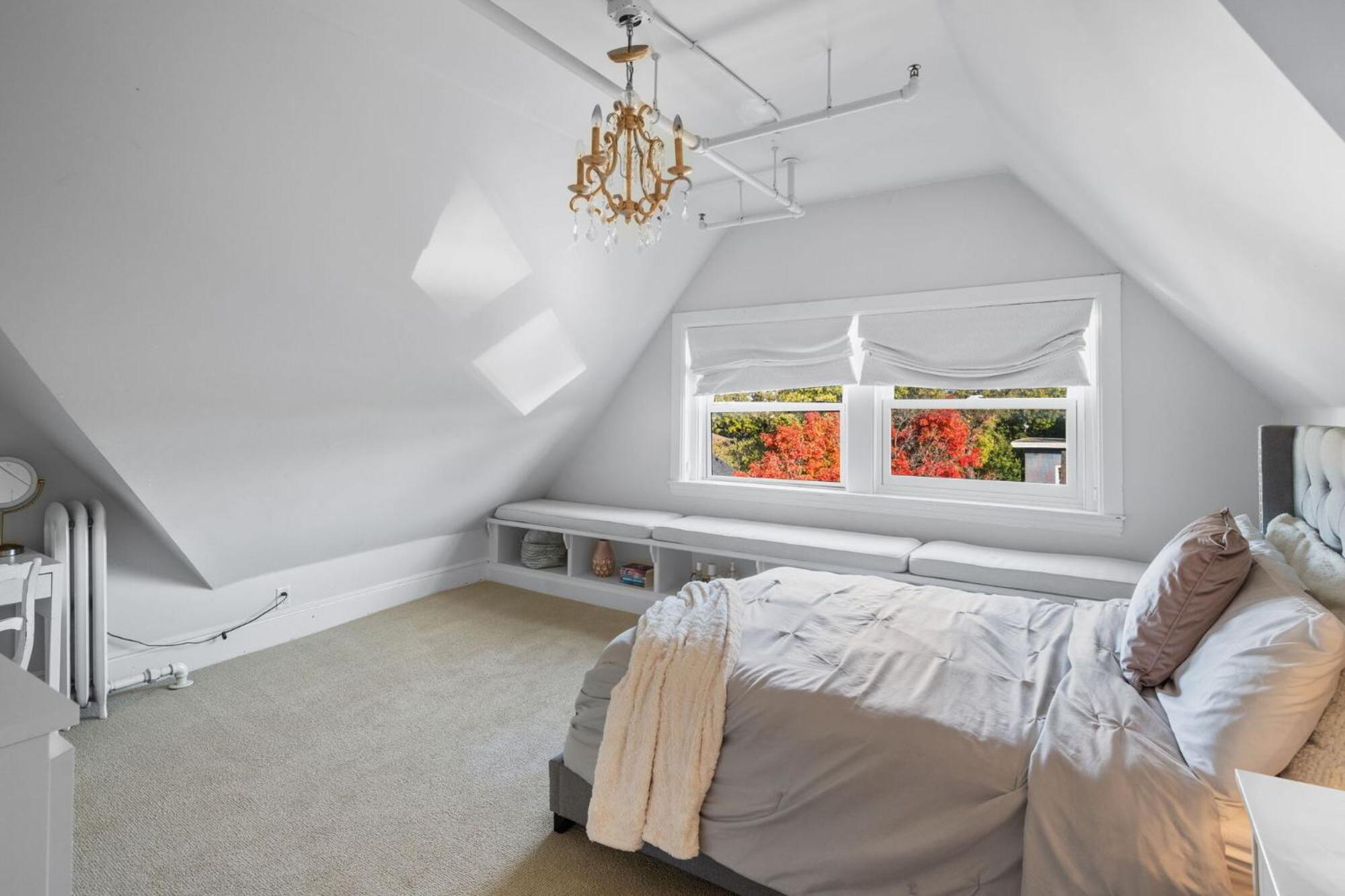 The New Victorian Mansion Bed & Breakfast