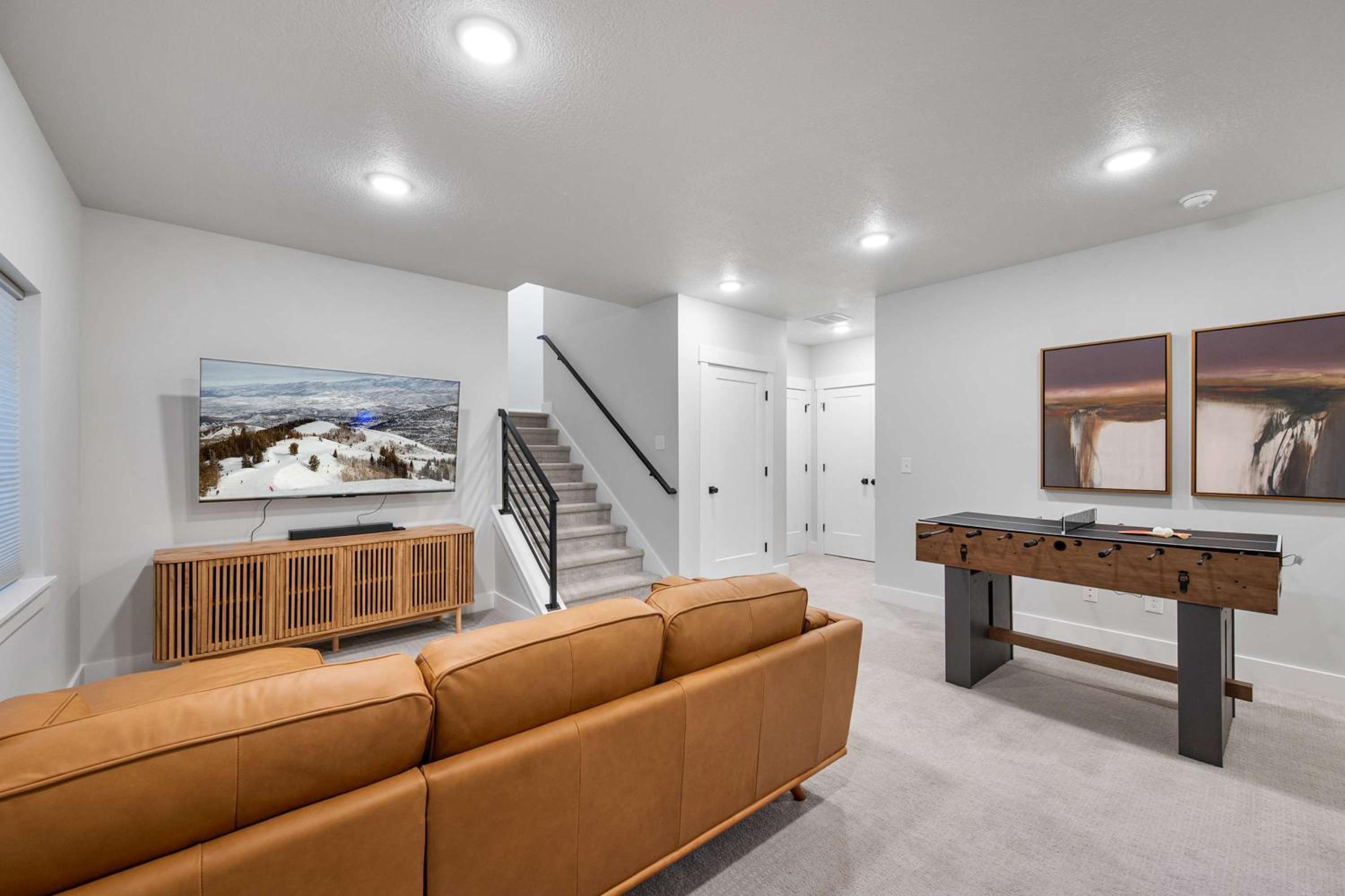 Ski Chalet Chic Retreat with Hot Tub