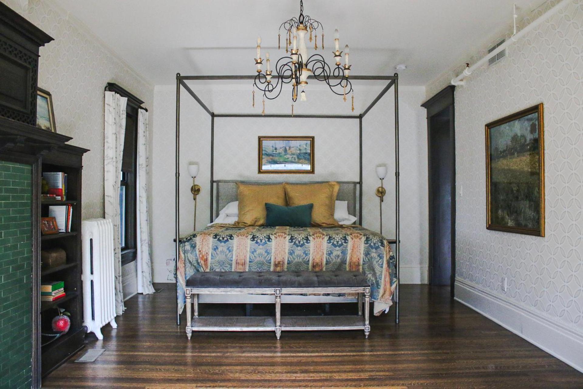 The New Victorian Mansion Bed & Breakfast
