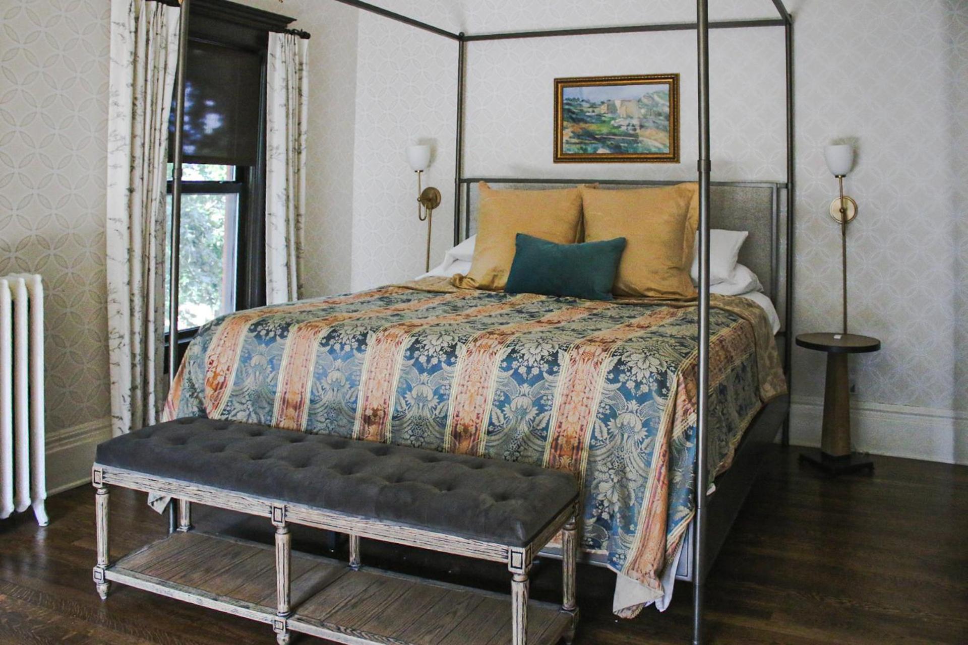 The New Victorian Mansion Bed & Breakfast