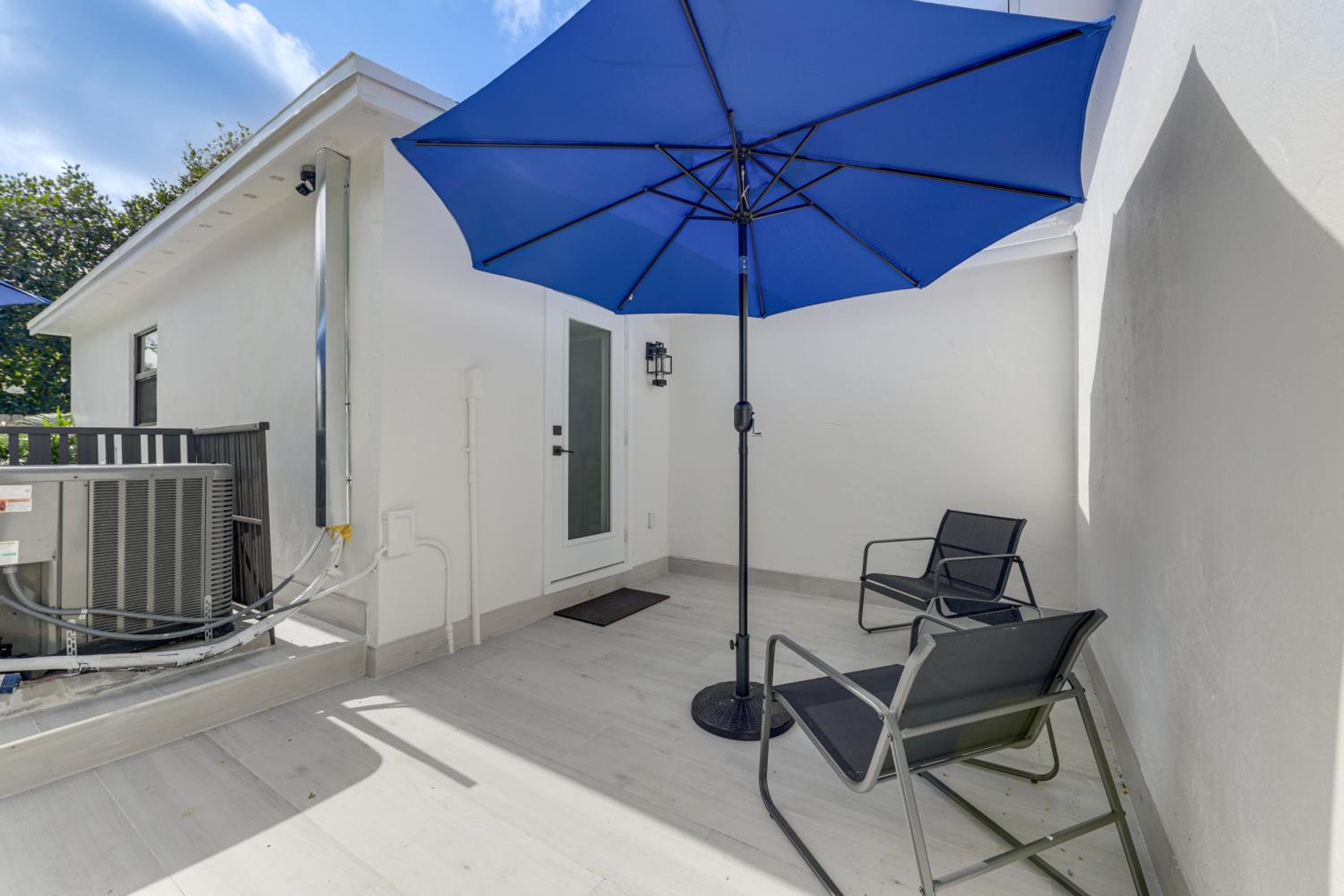 Flexible Family Living! Modern Pompano Beach Home