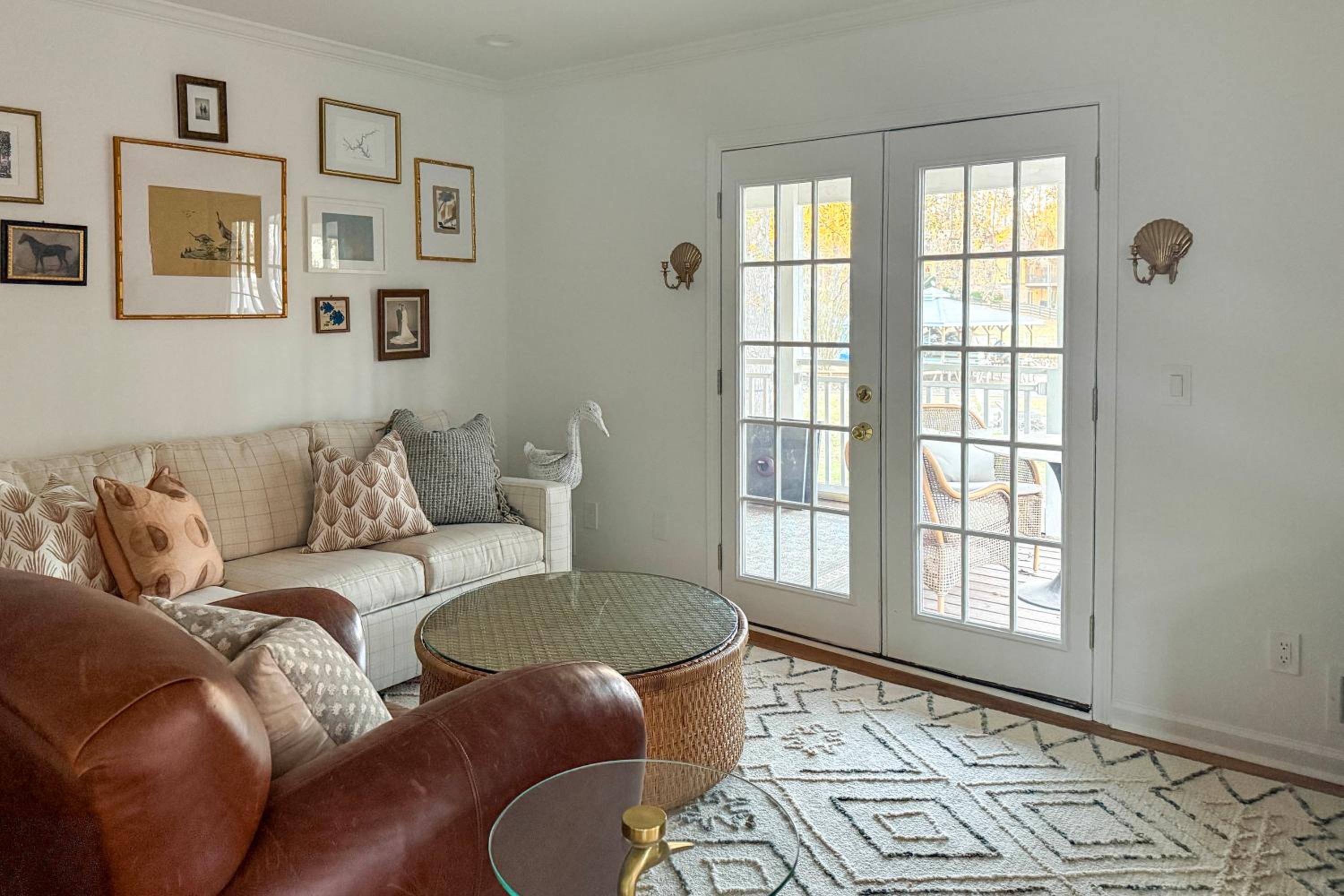 Quiet and Stylish Waterfront Gem with Dock in Eatonton