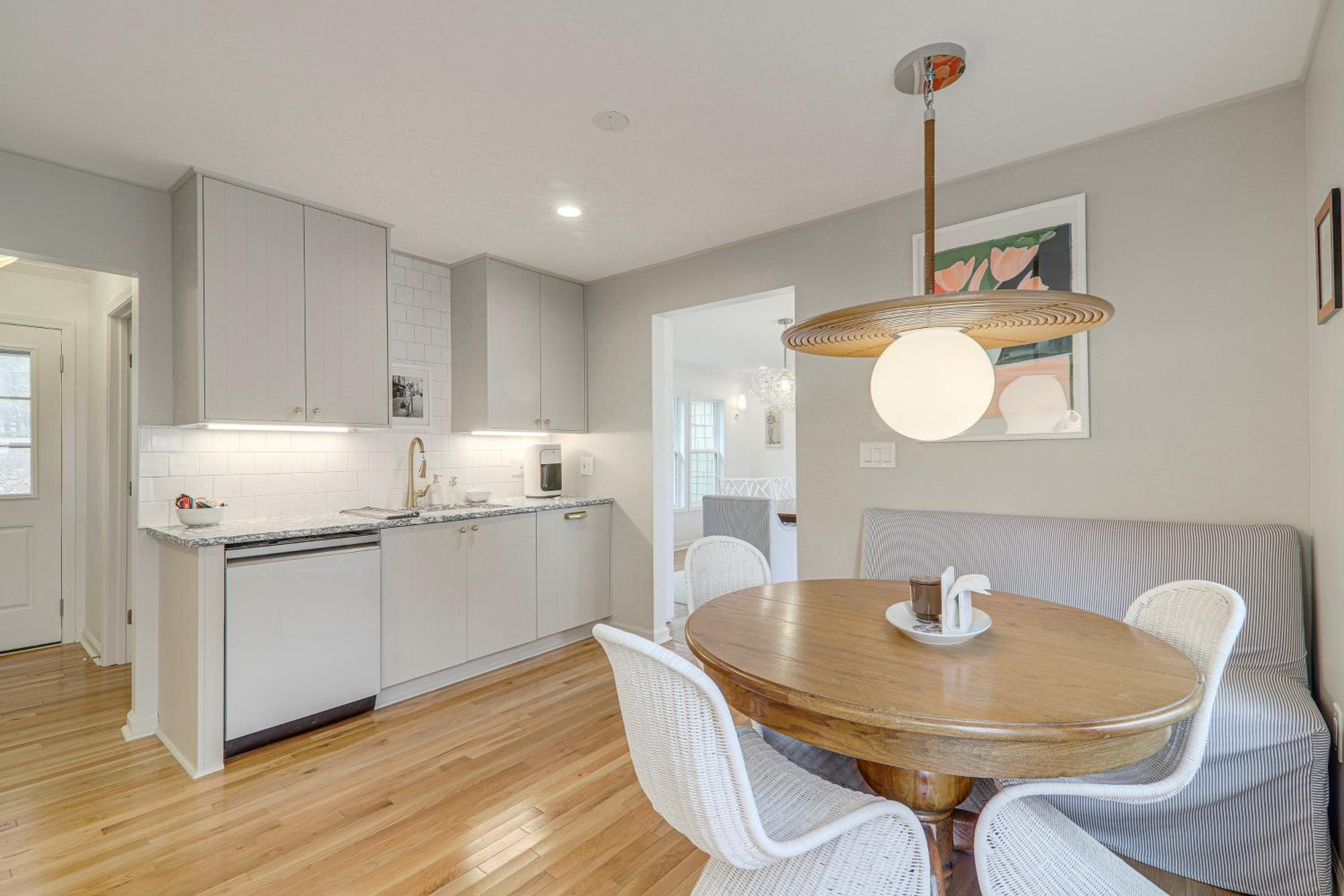 Quiet and Stylish Waterfront Gem with Dock in Eatonton