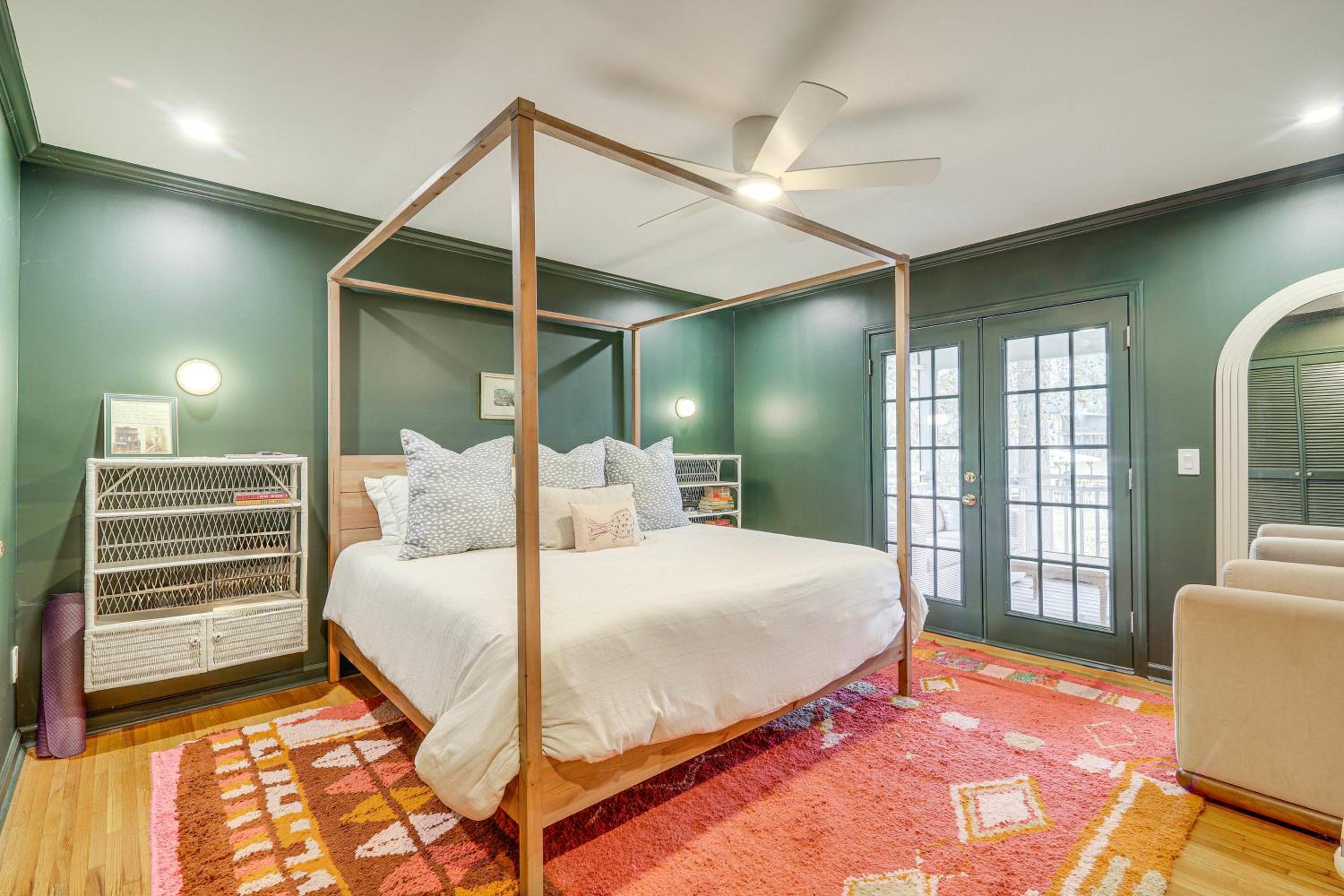 Quiet and Stylish Waterfront Gem with Dock in Eatonton