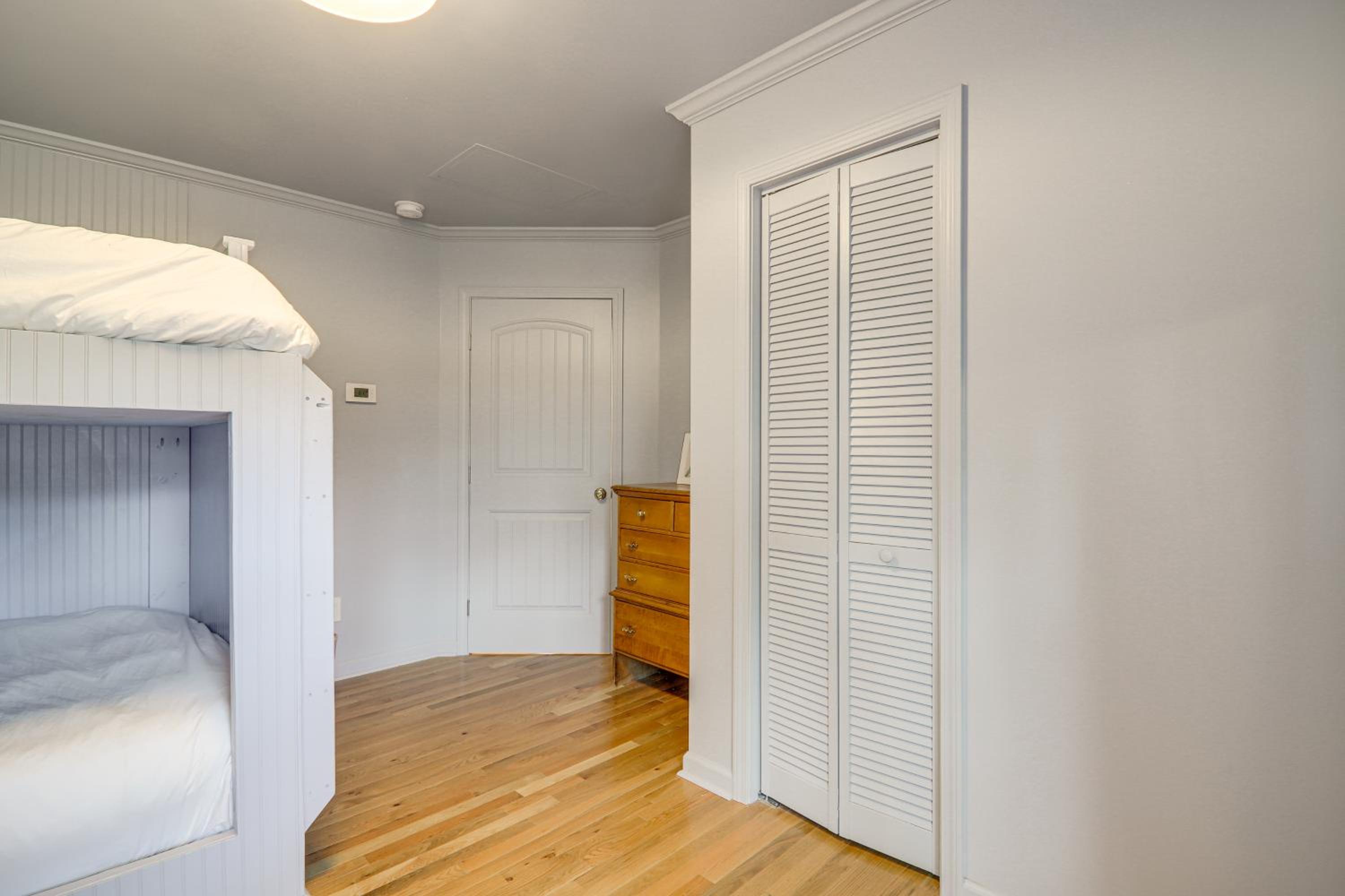 Quiet and Stylish Waterfront Gem with Dock in Eatonton