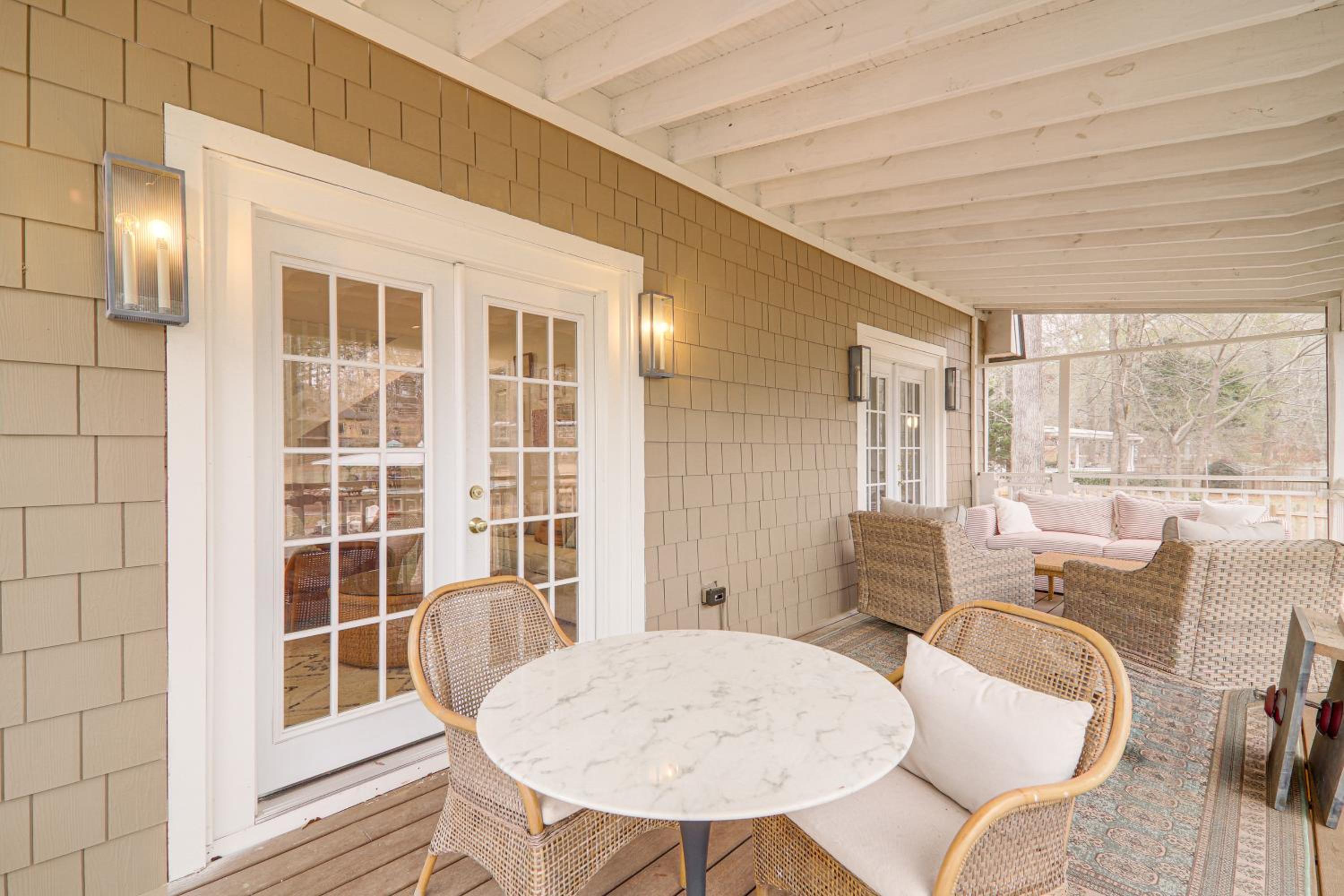 Quiet and Stylish Waterfront Gem with Dock in Eatonton