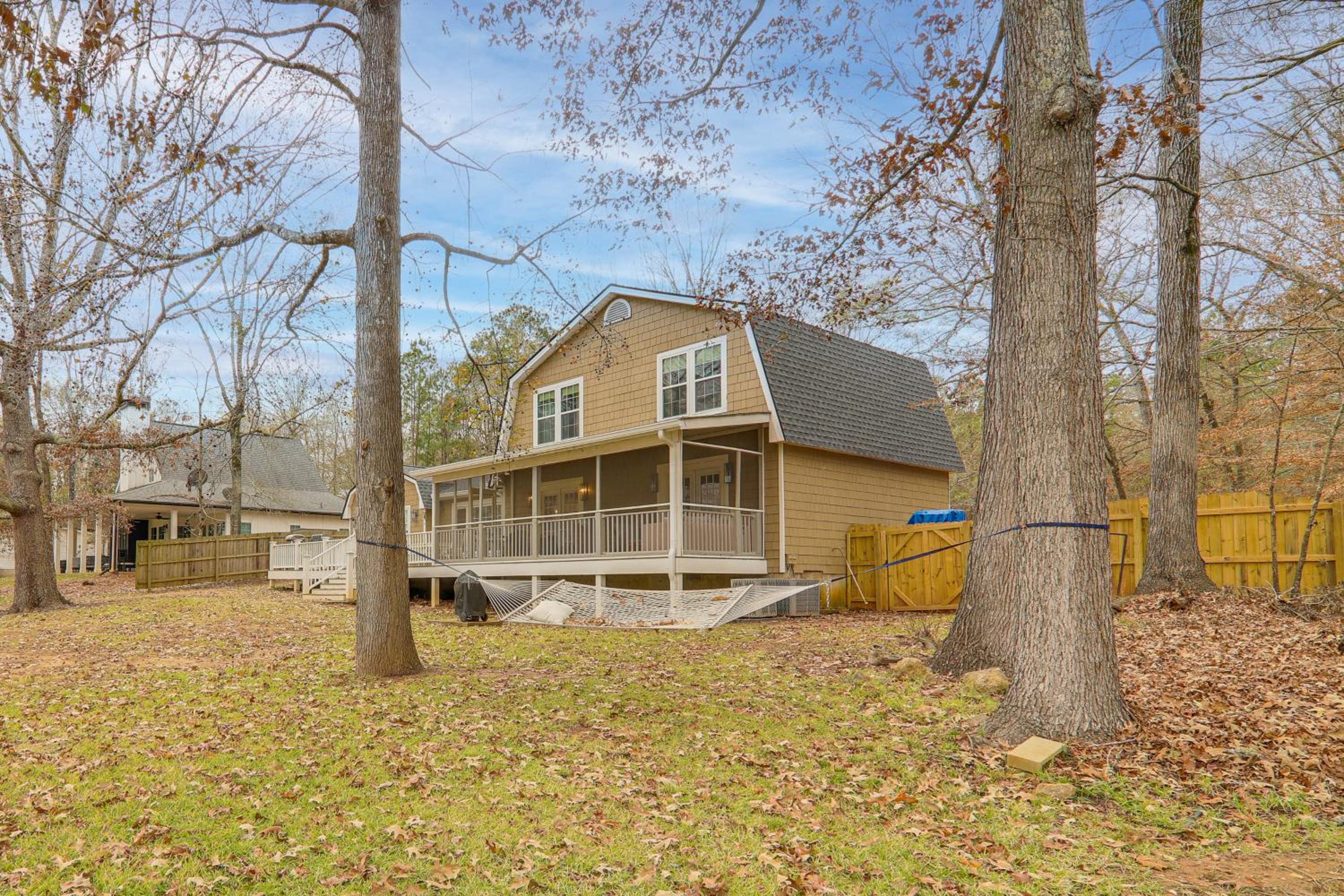 Quiet and Stylish Waterfront Gem with Dock in Eatonton