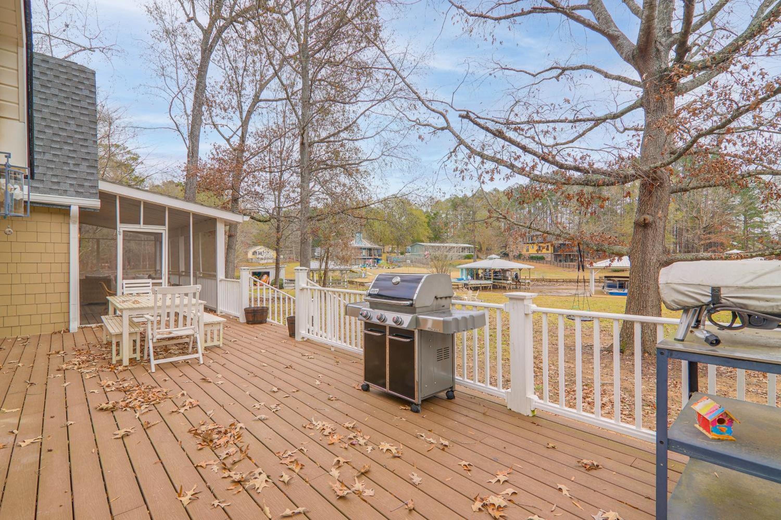 Quiet and Stylish Waterfront Gem with Dock in Eatonton