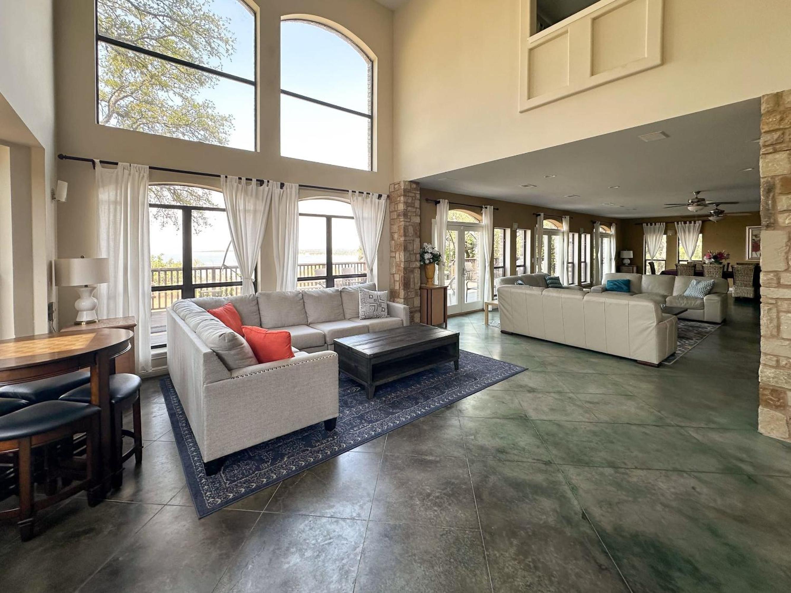 Luxurious Lakefront Estate: Spectacular Views, Expansive Grounds and Private Jetty