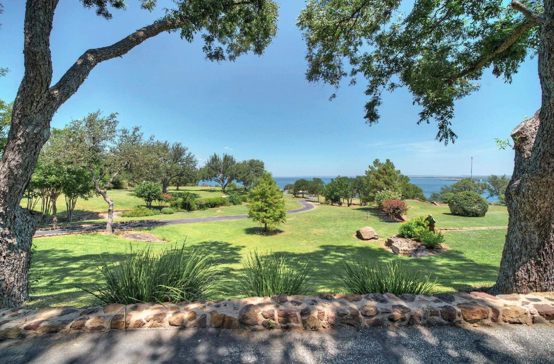Luxurious Lakefront Estate: Spectacular Views, Expansive Grounds and Private Jetty