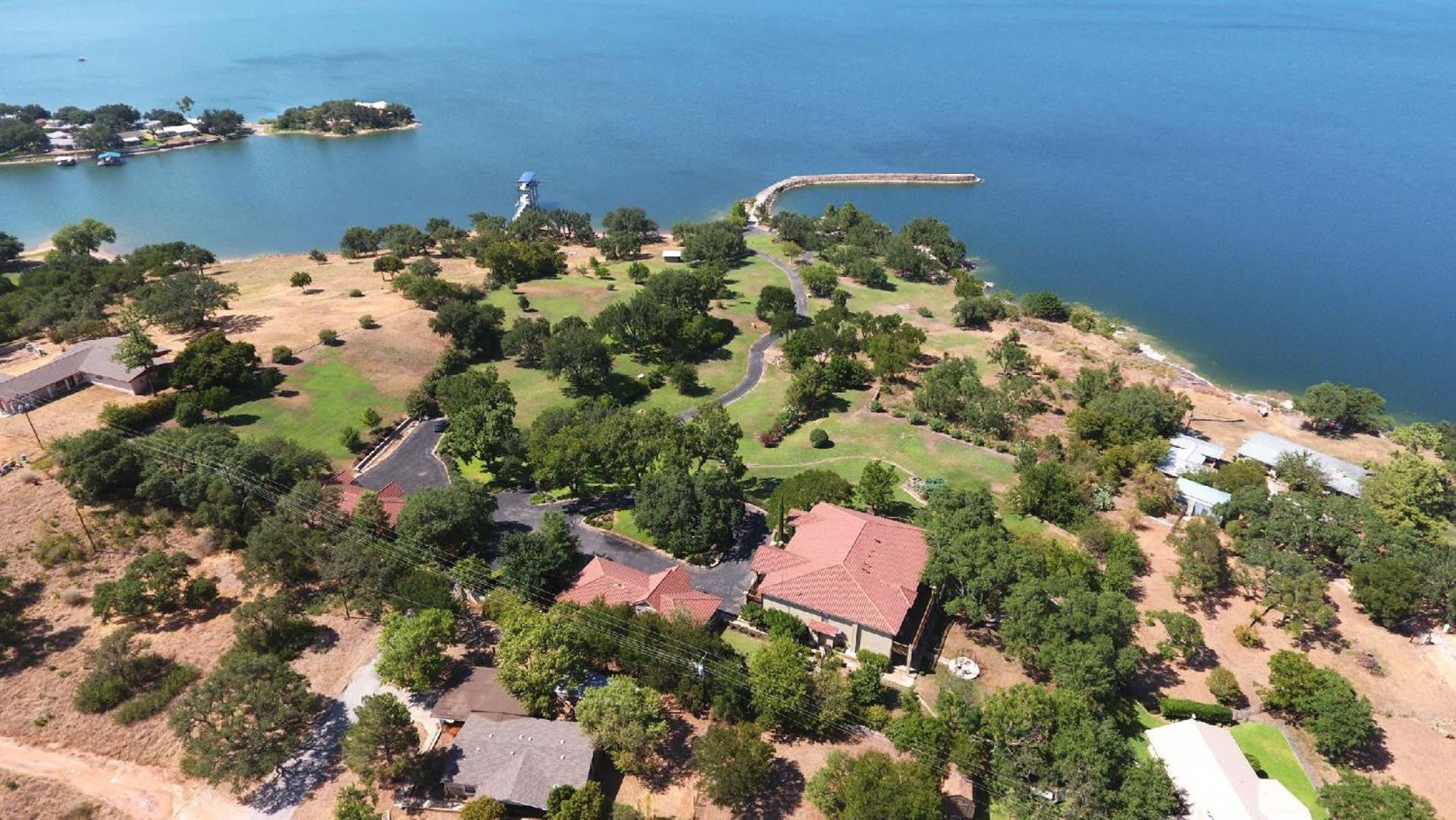 Luxurious Lakefront Estate: Spectacular Views, Expansive Grounds and Private Jetty
