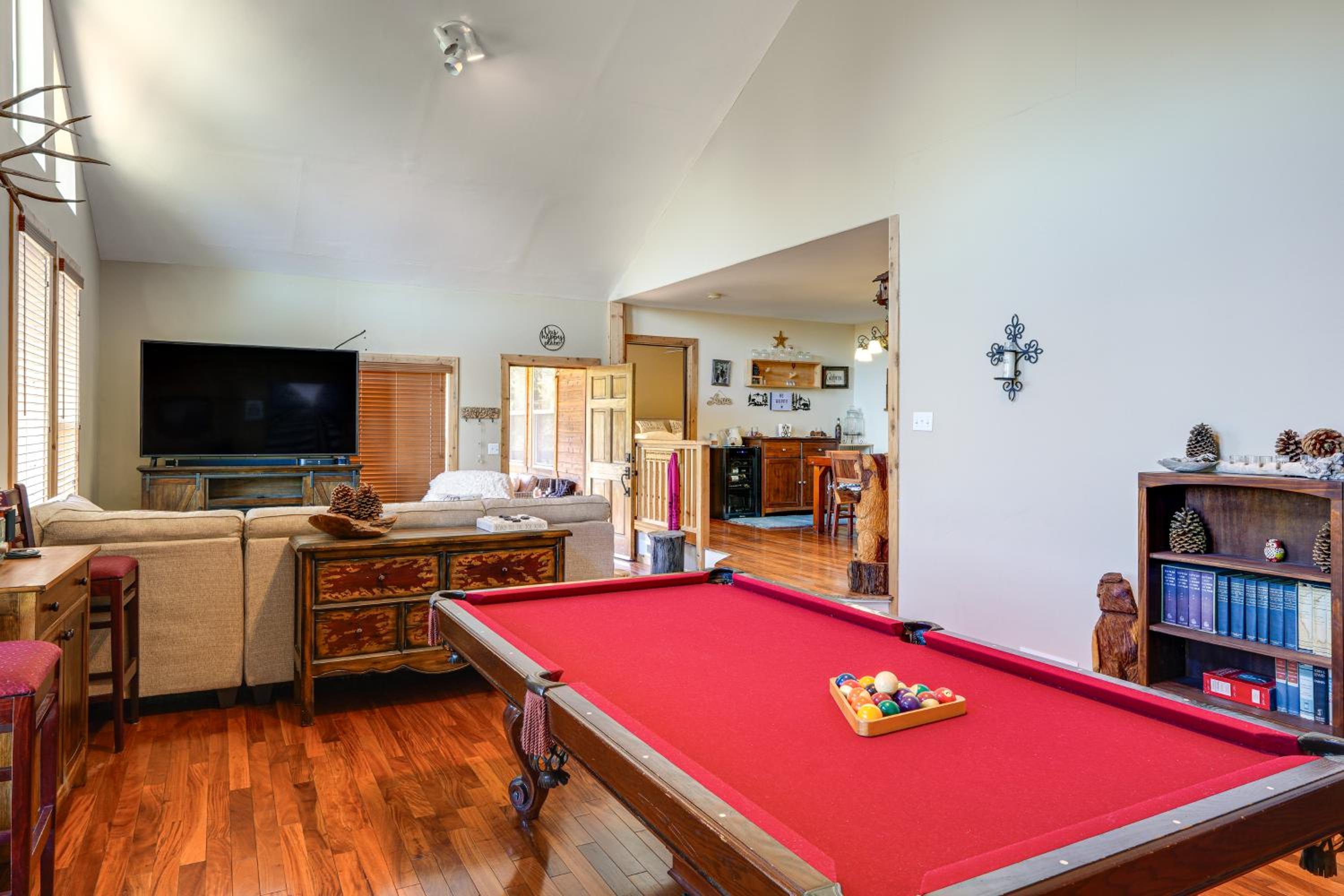 PMC Mountainside Cabin Hit the Trails, Play Pool!