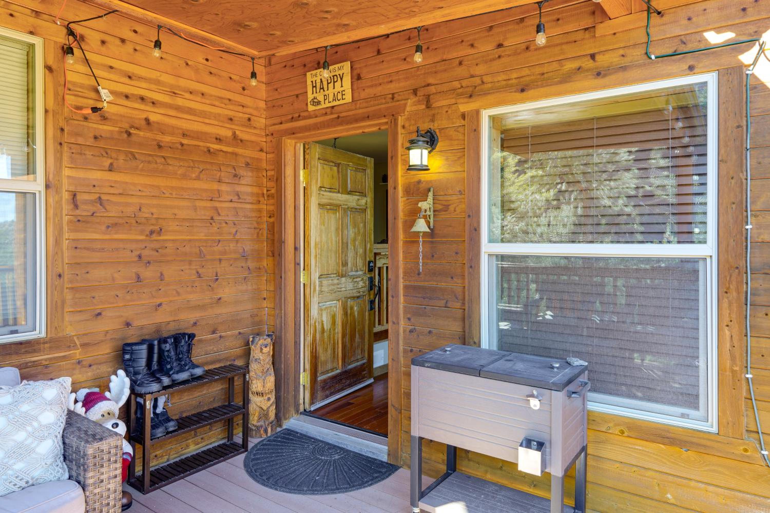 PMC Mountainside Cabin Hit the Trails, Play Pool!