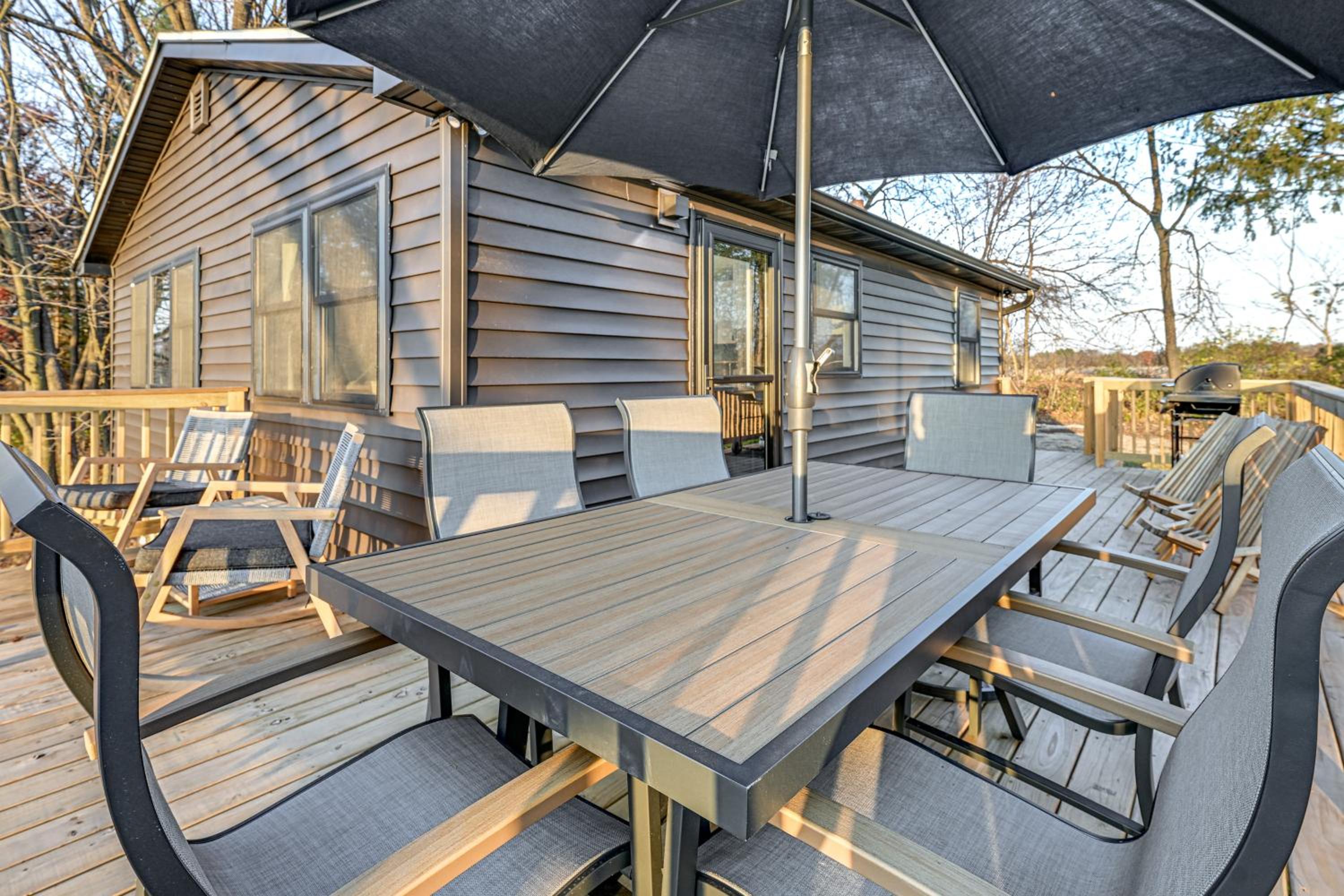 Riverfront Reset! Dells Cabin with Kayaks and Deck