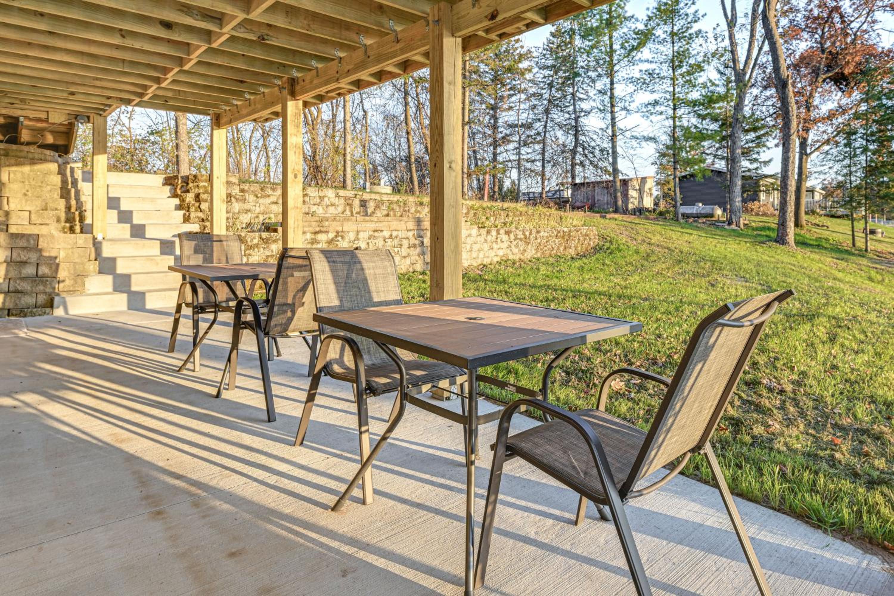 Riverfront Reset! Dells Cabin with Kayaks and Deck