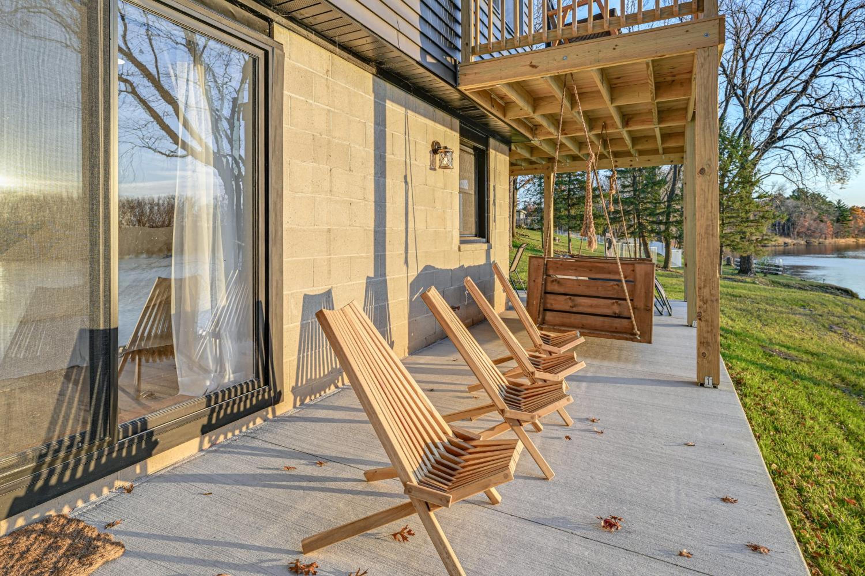 Riverfront Reset! Dells Cabin with Kayaks and Deck