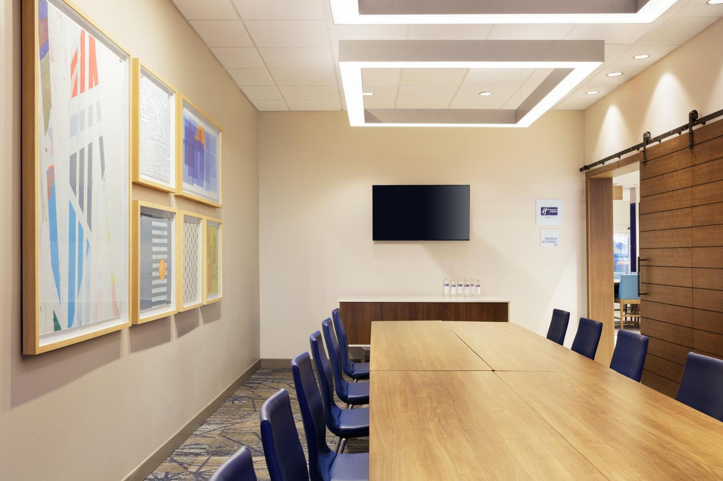Holiday Inn Express & Suites Sheridan South by IHG