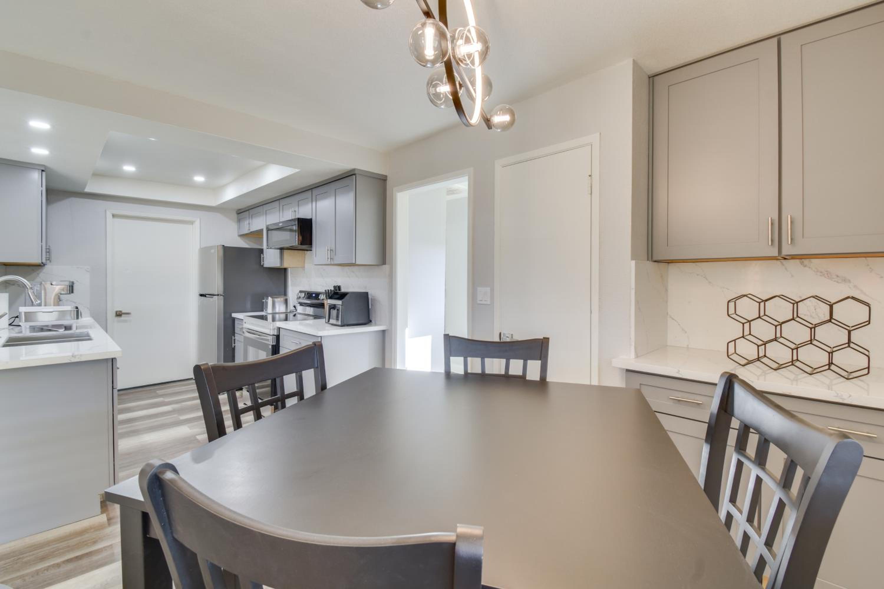 2 Mi to UC Merced Modern Home with Private Yard