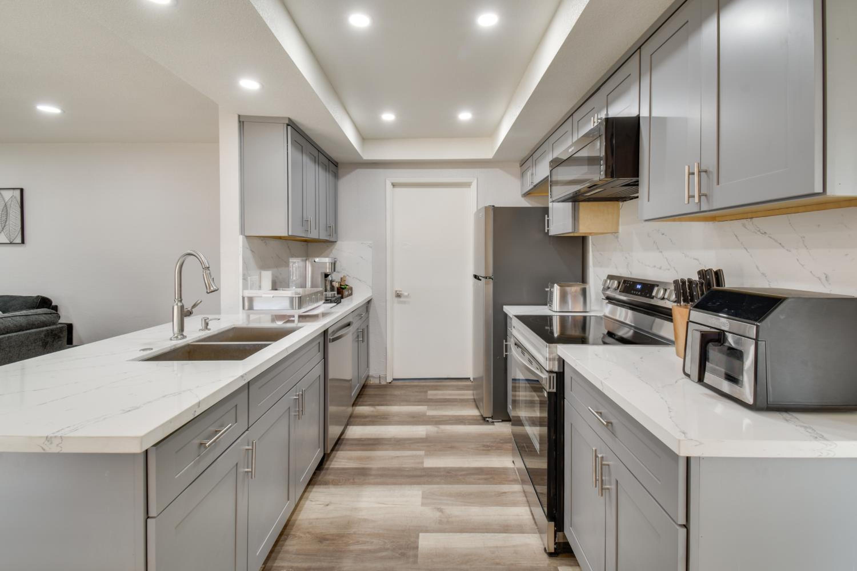 2 Mi to UC Merced Modern Home with Private Yard