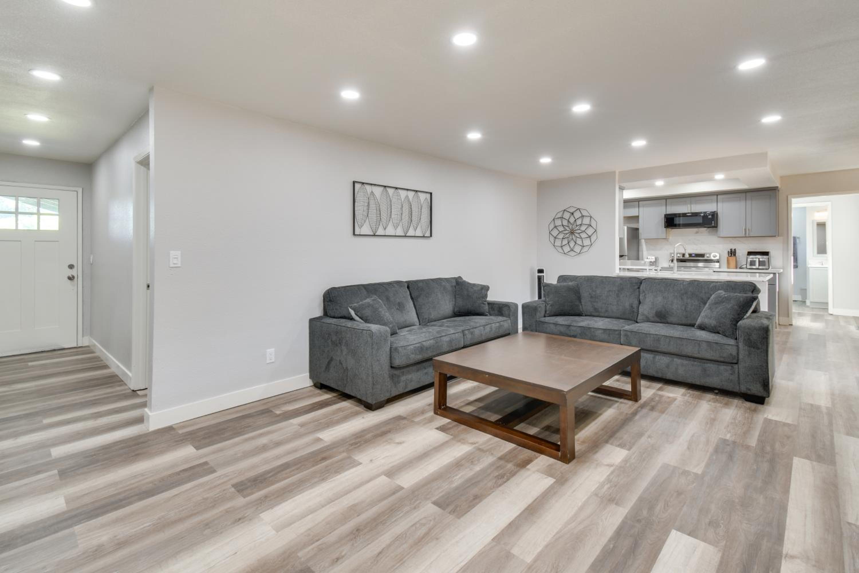 2 Mi to UC Merced Modern Home with Private Yard