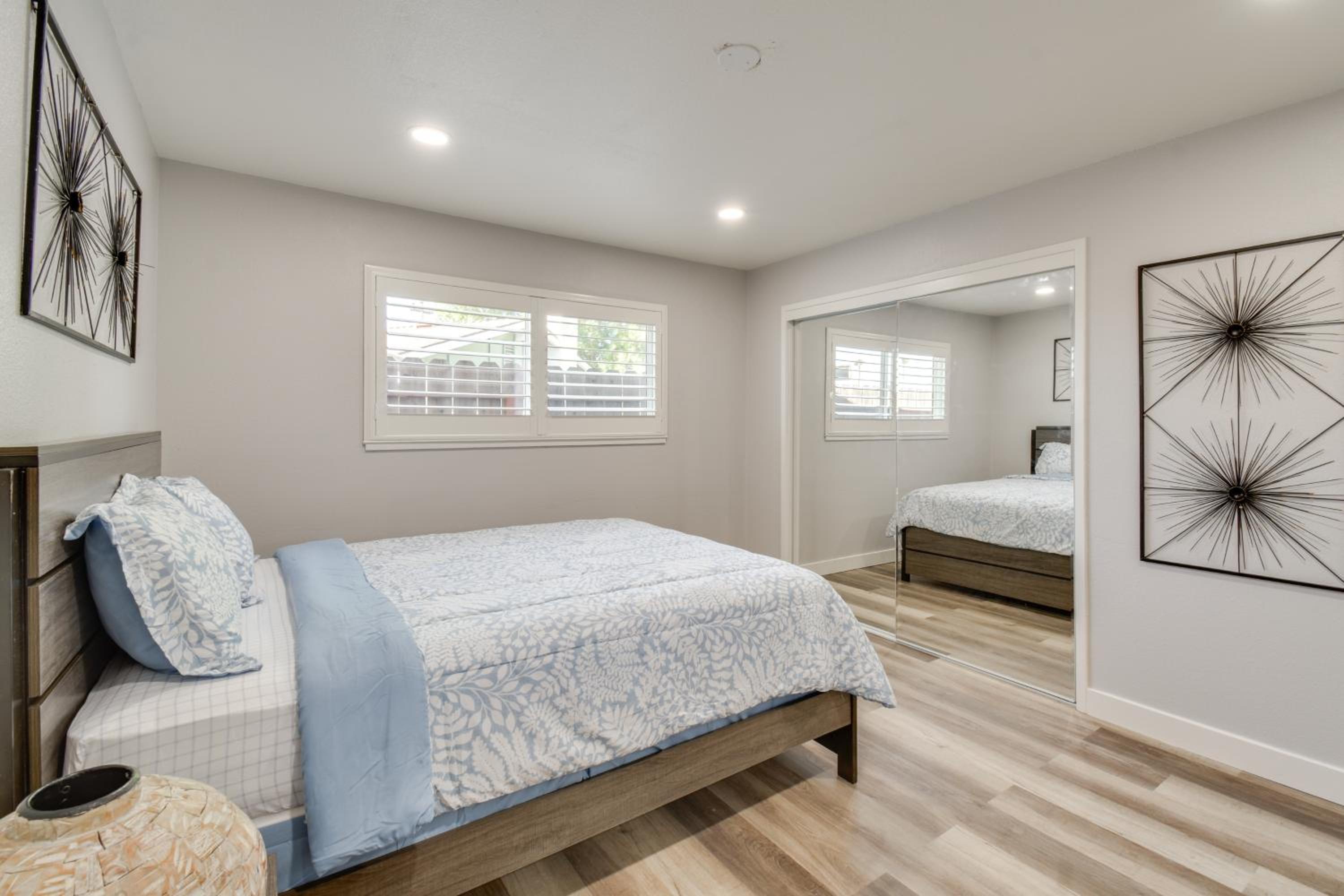 2 Mi to UC Merced Modern Home with Private Yard