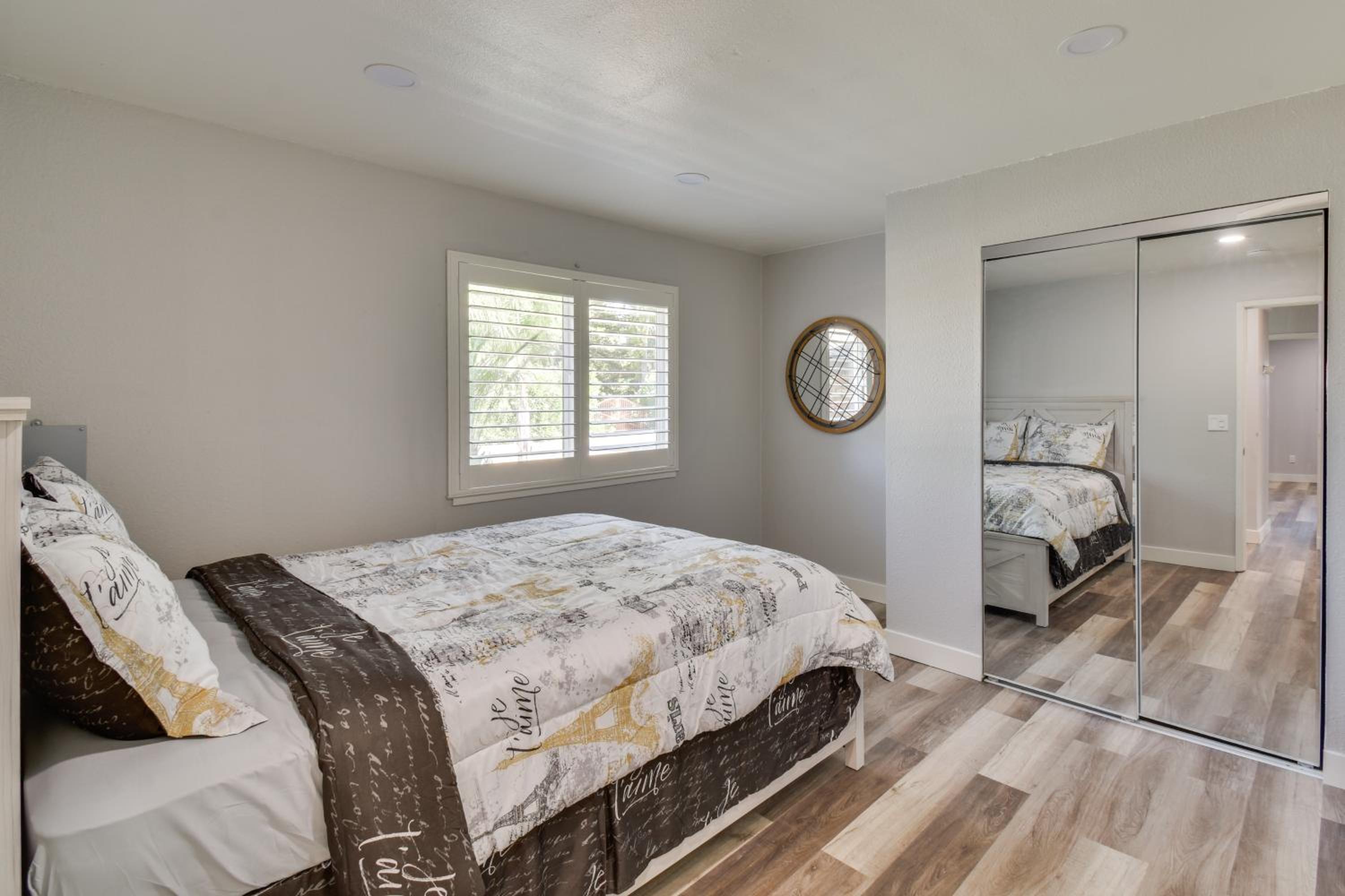 2 Mi to UC Merced Modern Home with Private Yard