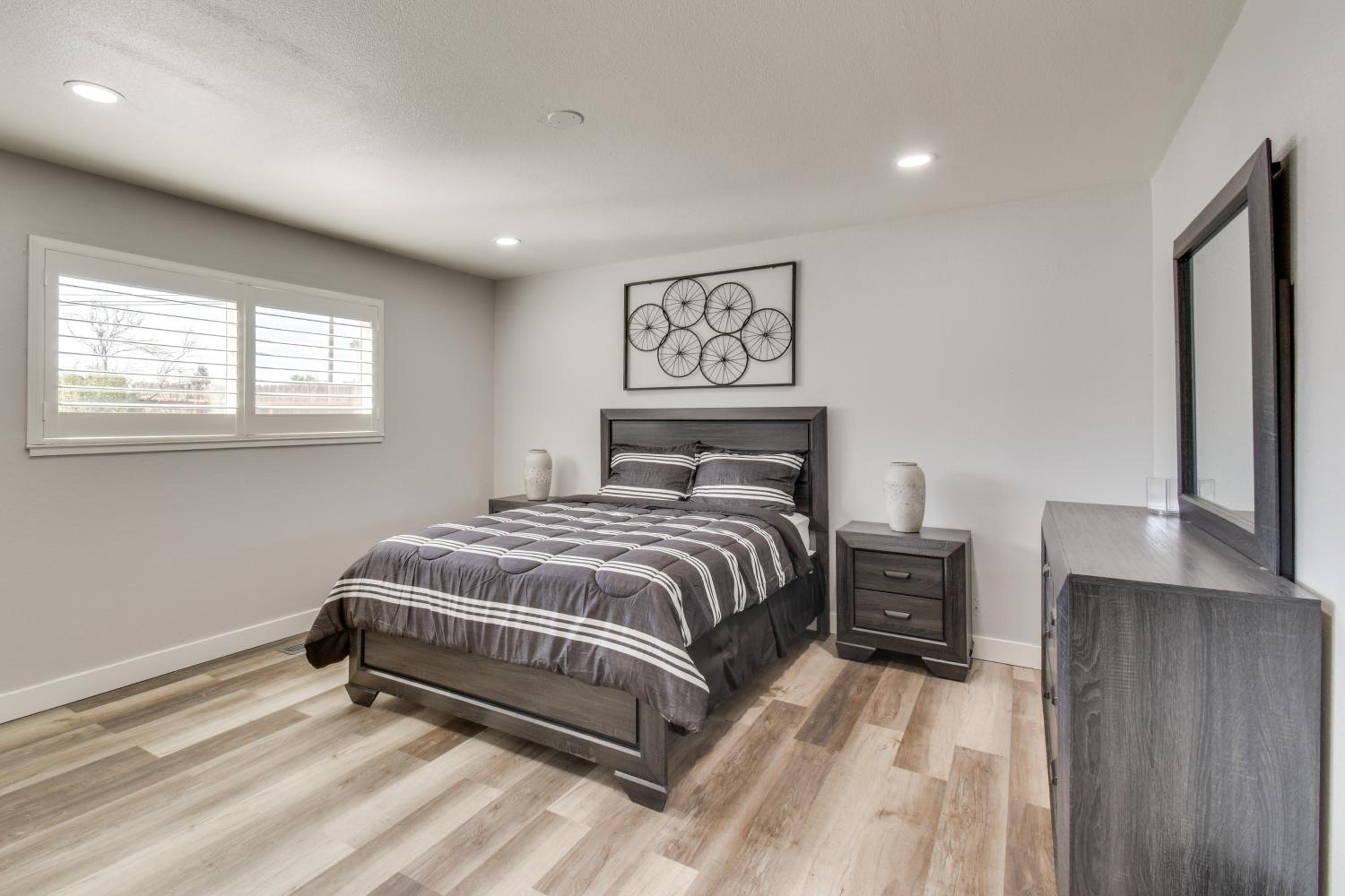 2 Mi to UC Merced Modern Home with Private Yard