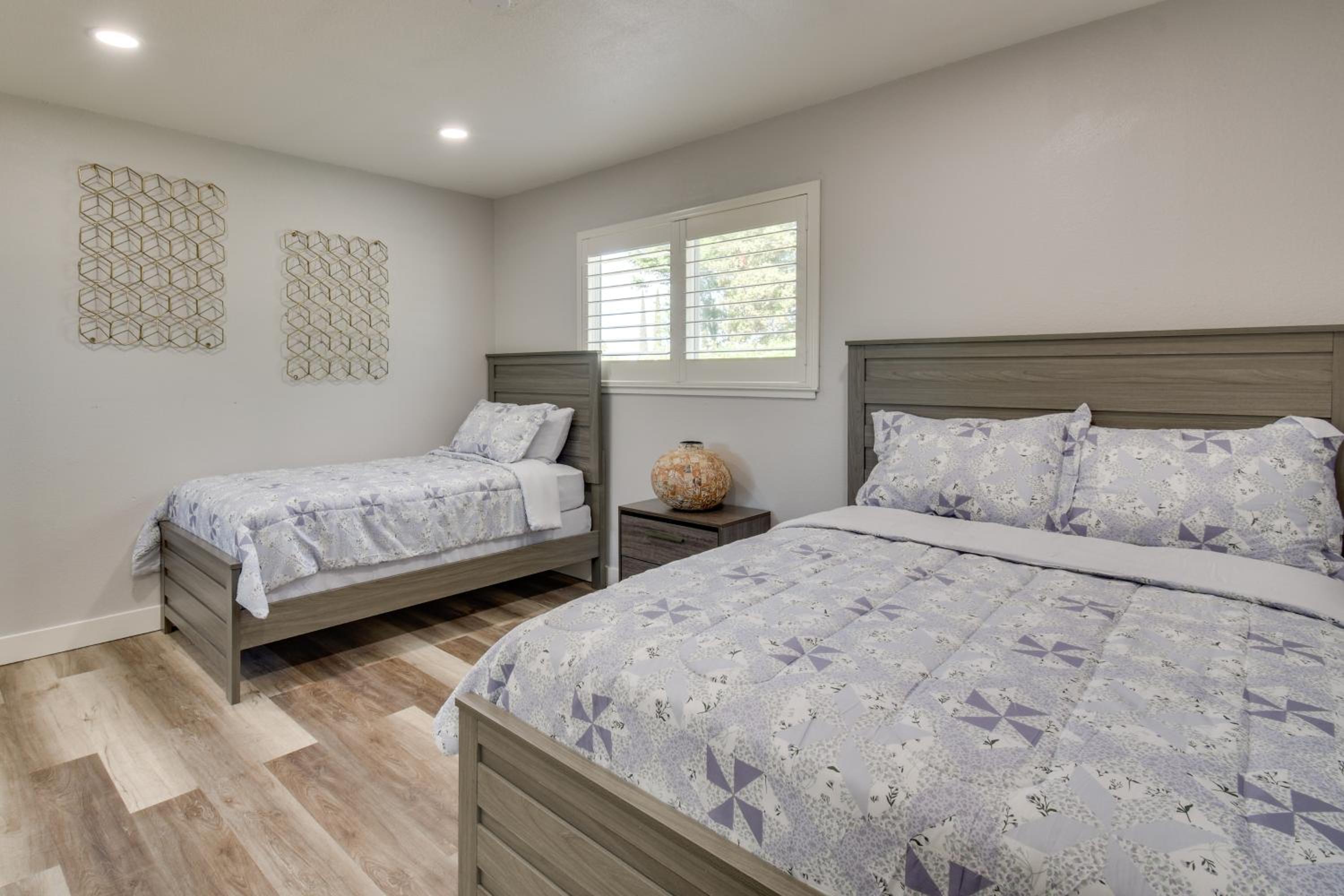 2 Mi to UC Merced Modern Home with Private Yard