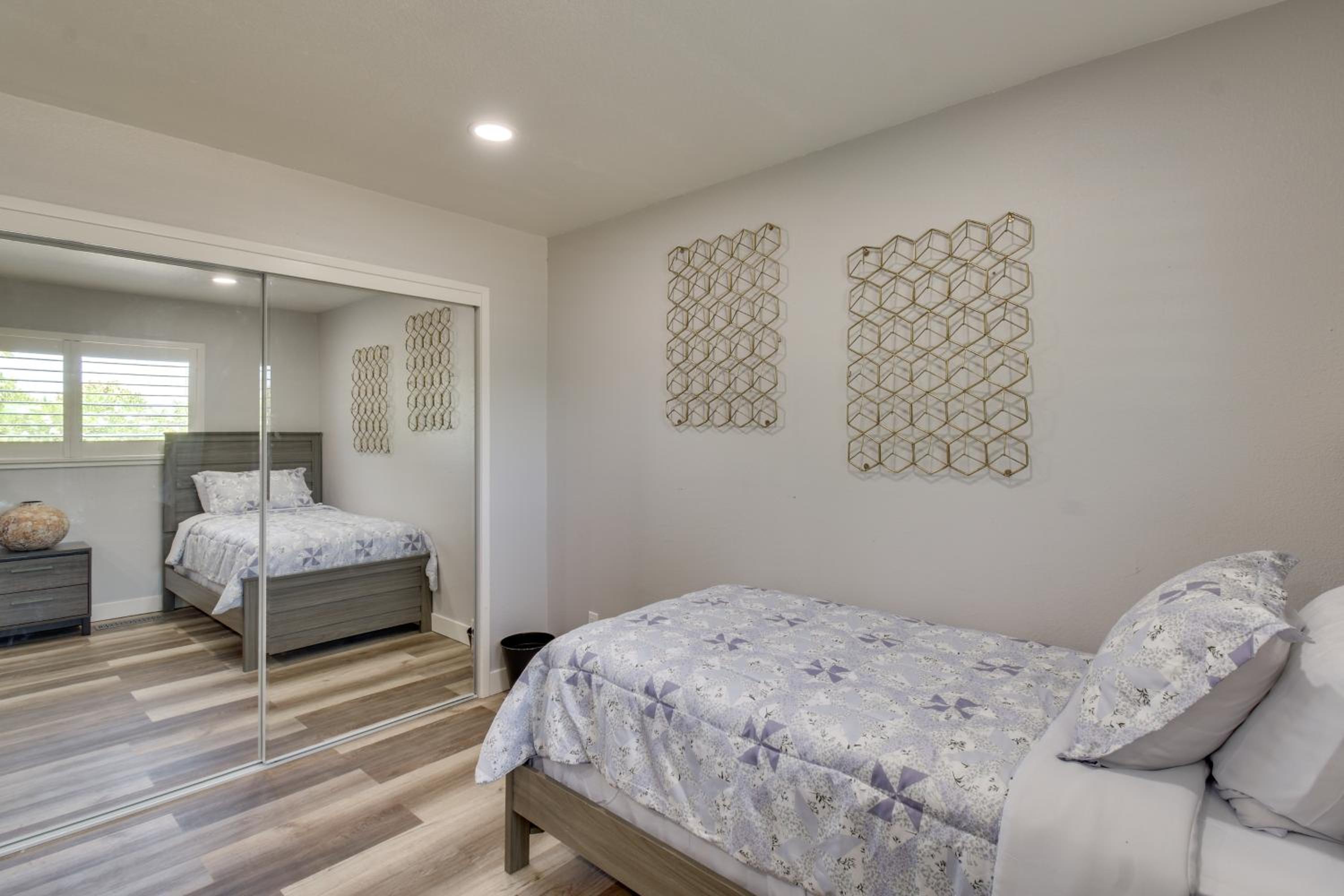 2 Mi to UC Merced Modern Home with Private Yard