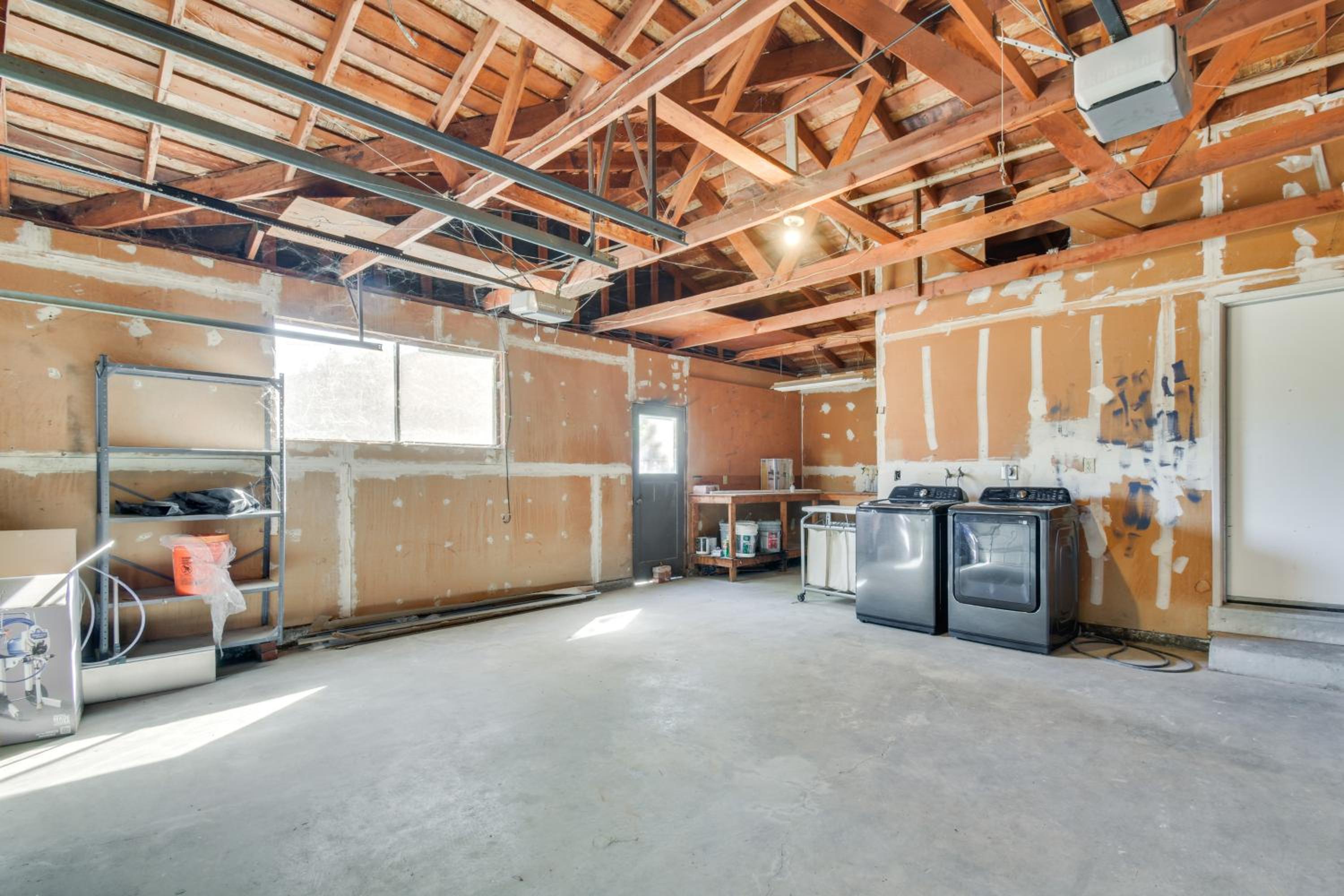 2 Mi to UC Merced Modern Home with Private Yard