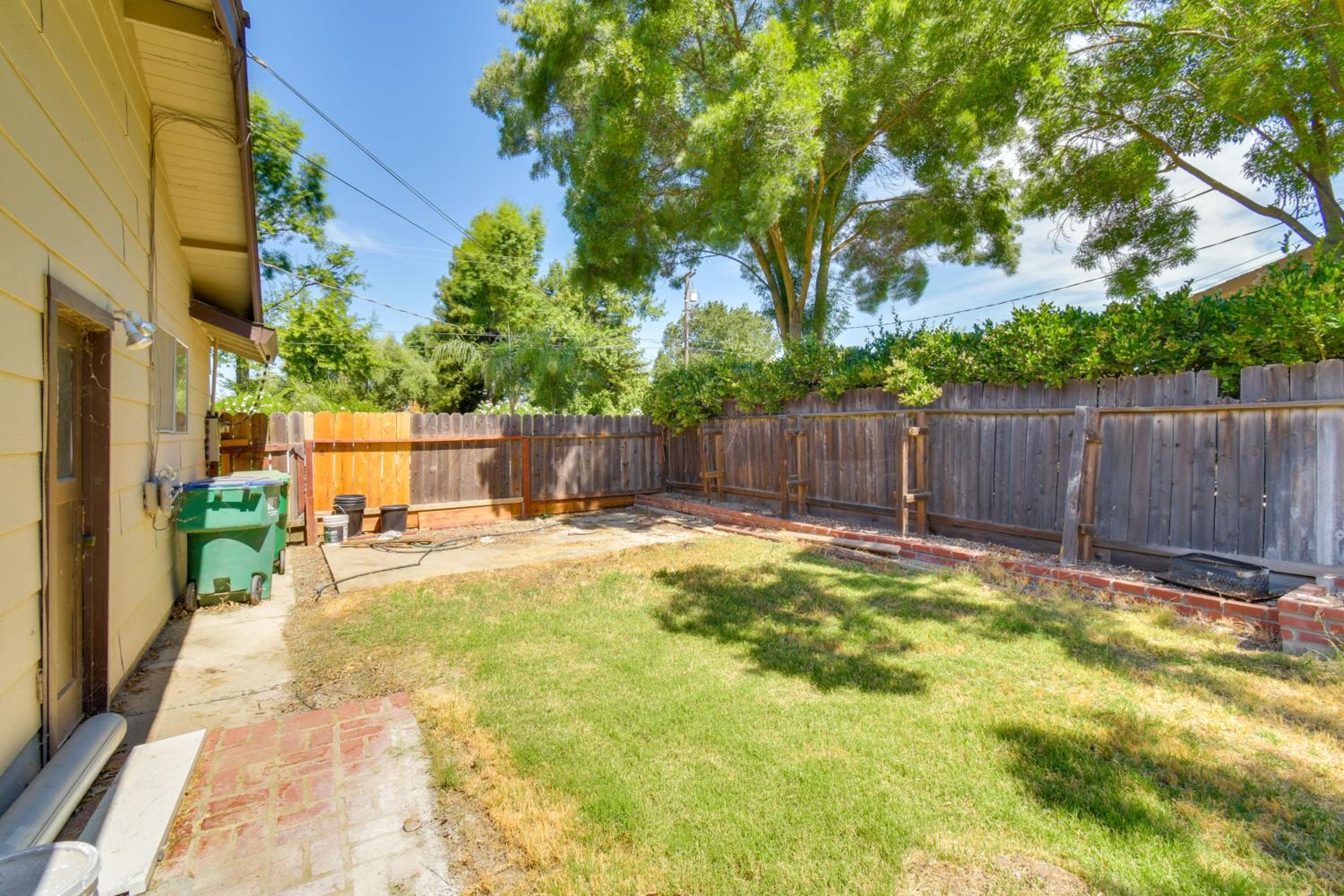 2 Mi to UC Merced Modern Home with Private Yard