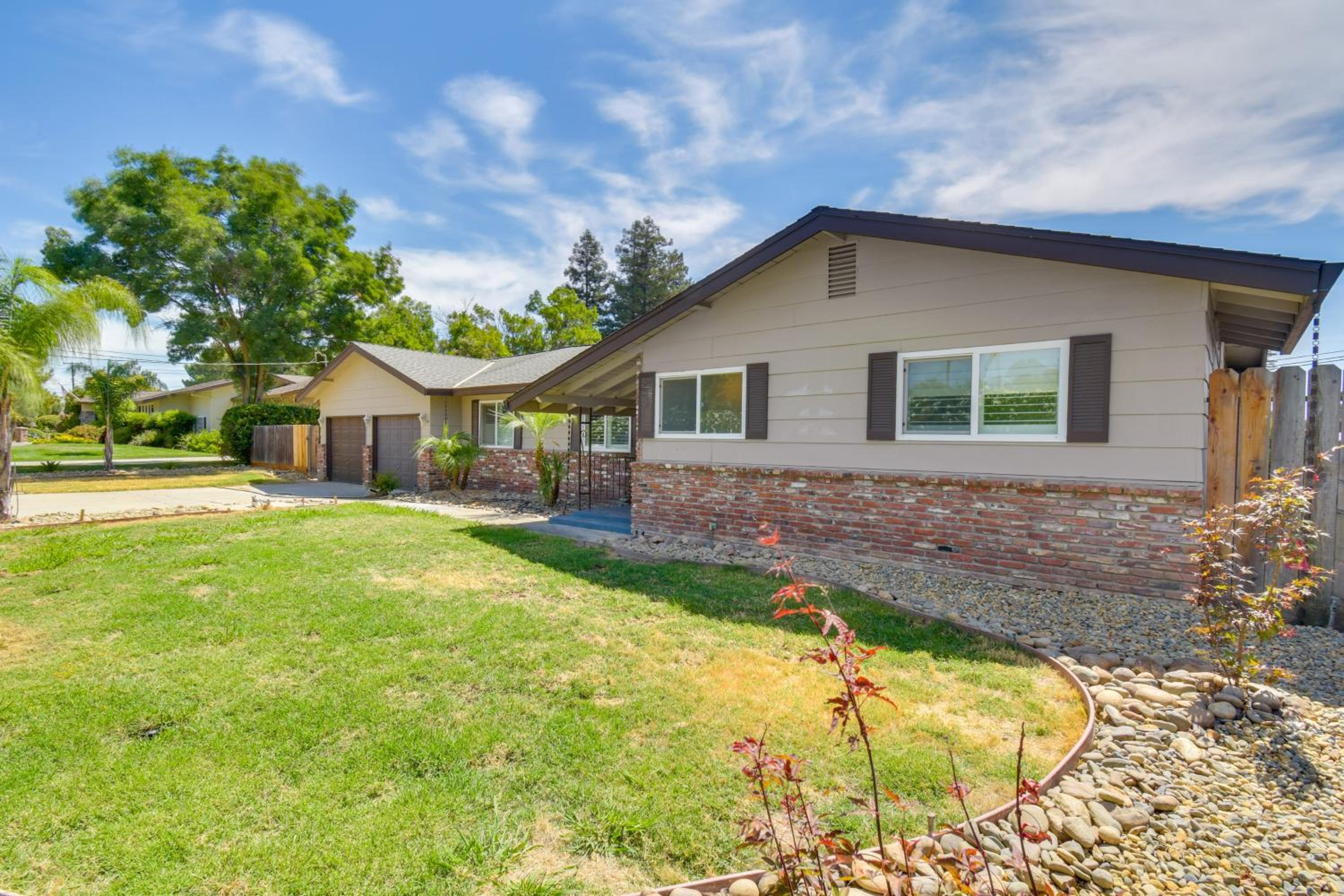 2 Mi to UC Merced Modern Home with Private Yard