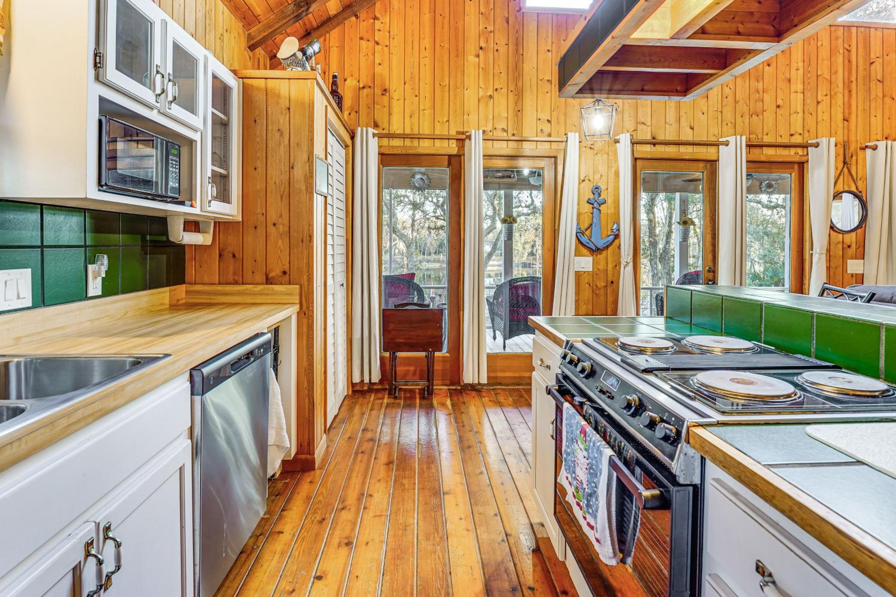 Dog-Friendly Home with Dock on Suwannee River!
