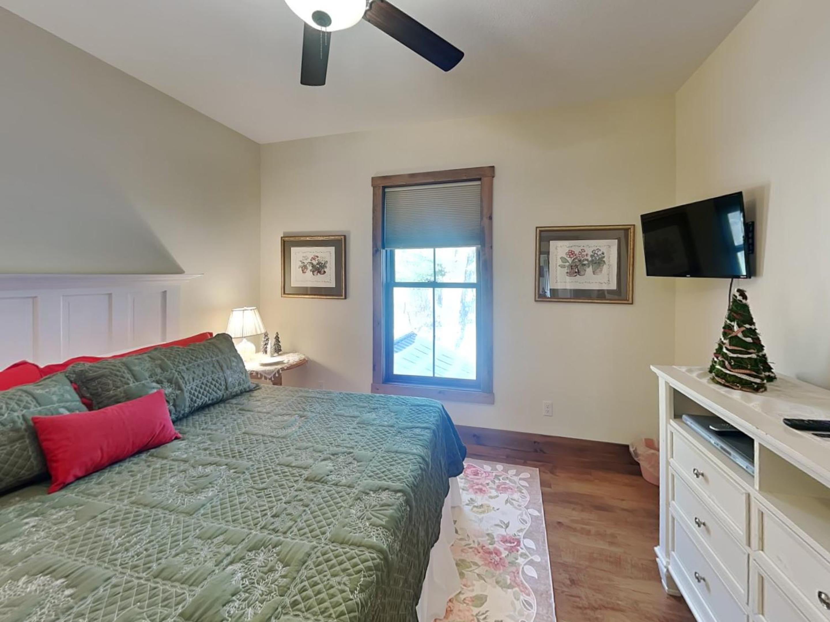 Buzzy Bee Lodge