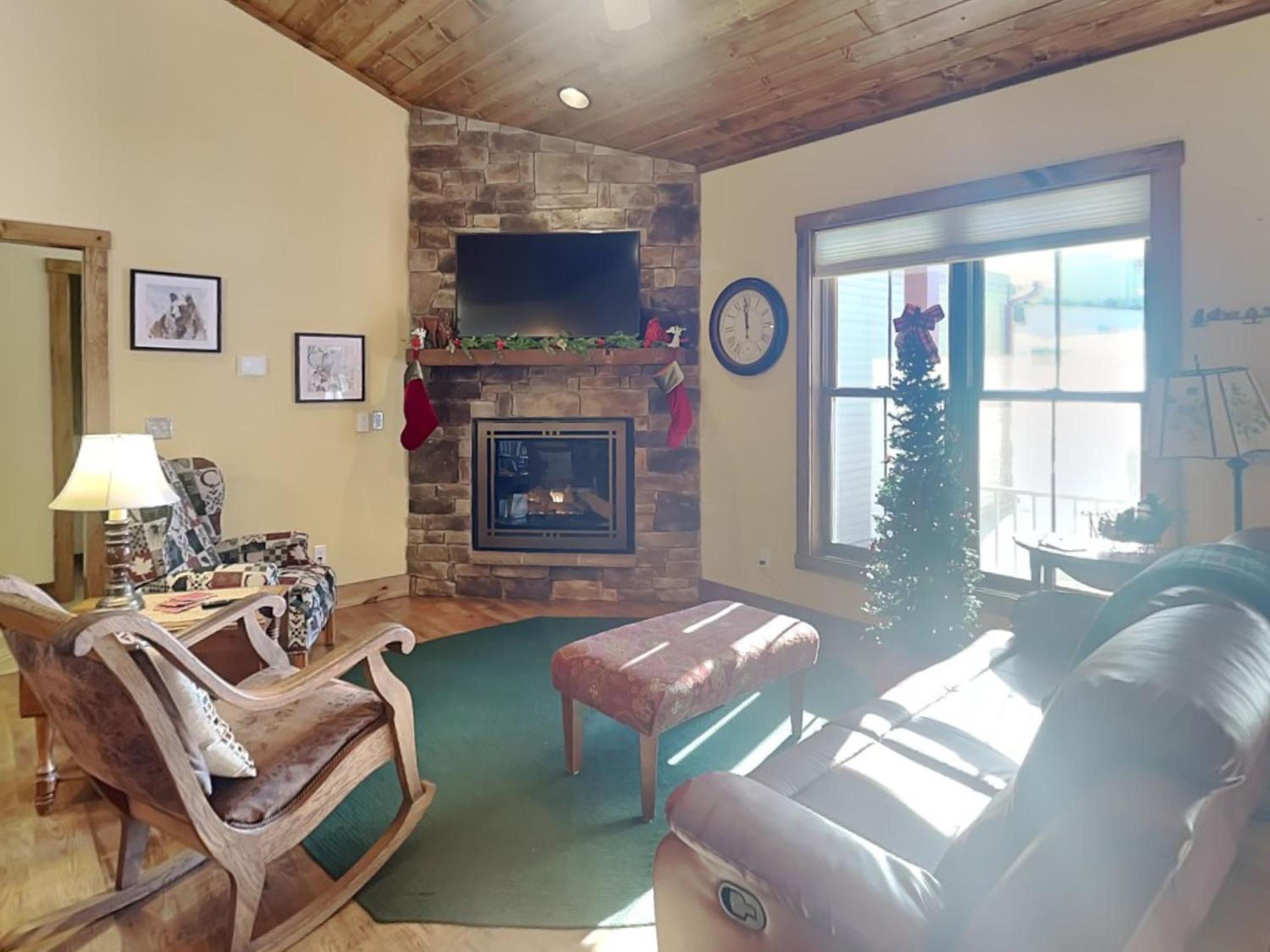 Buzzy Bee Lodge
